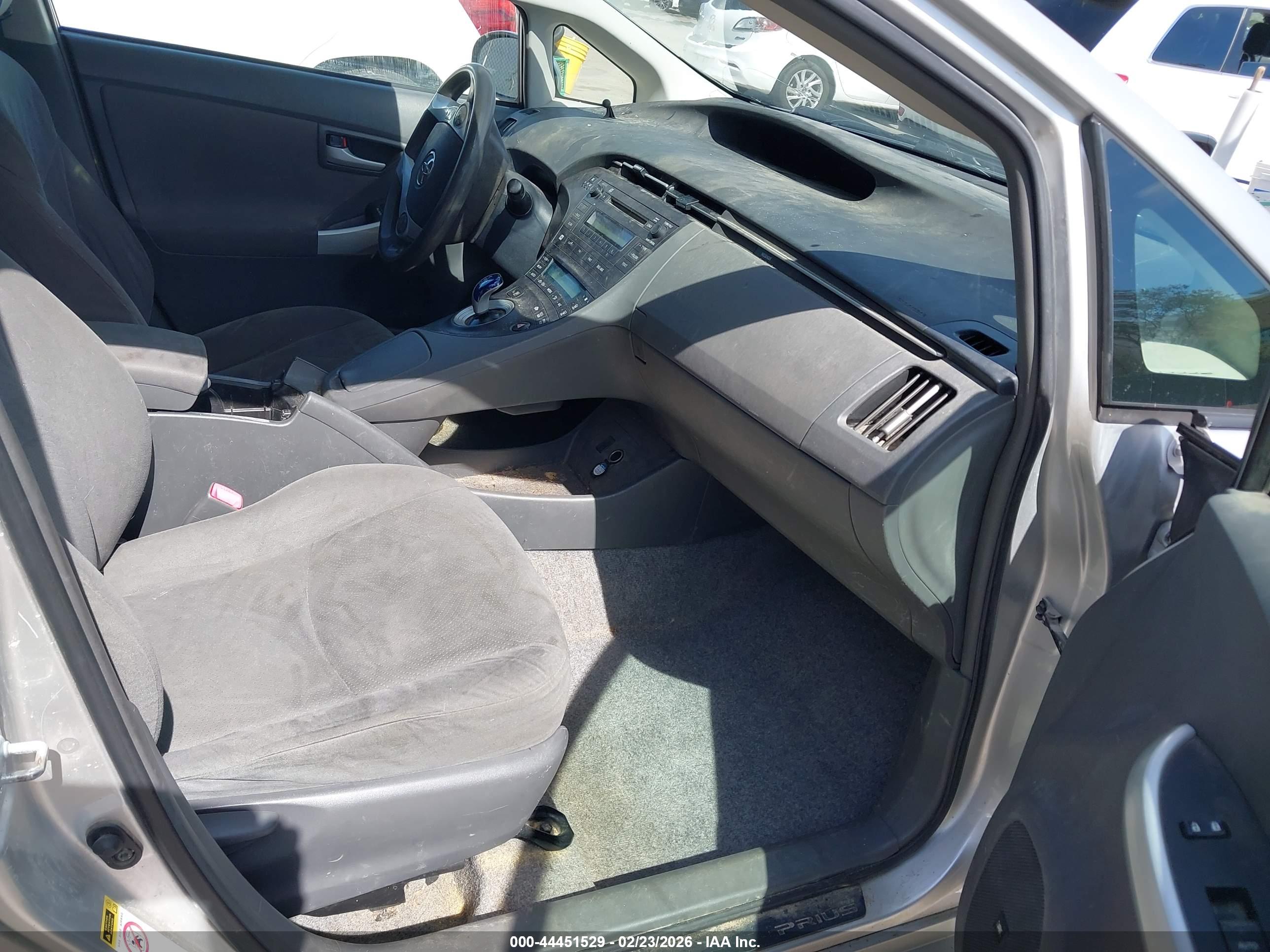 TOYOTA PRIUS image 5