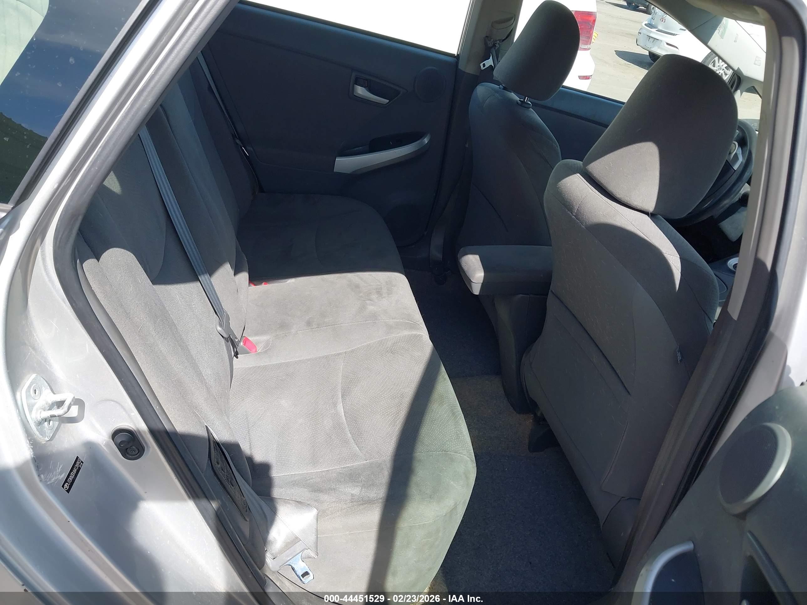TOYOTA PRIUS image 8