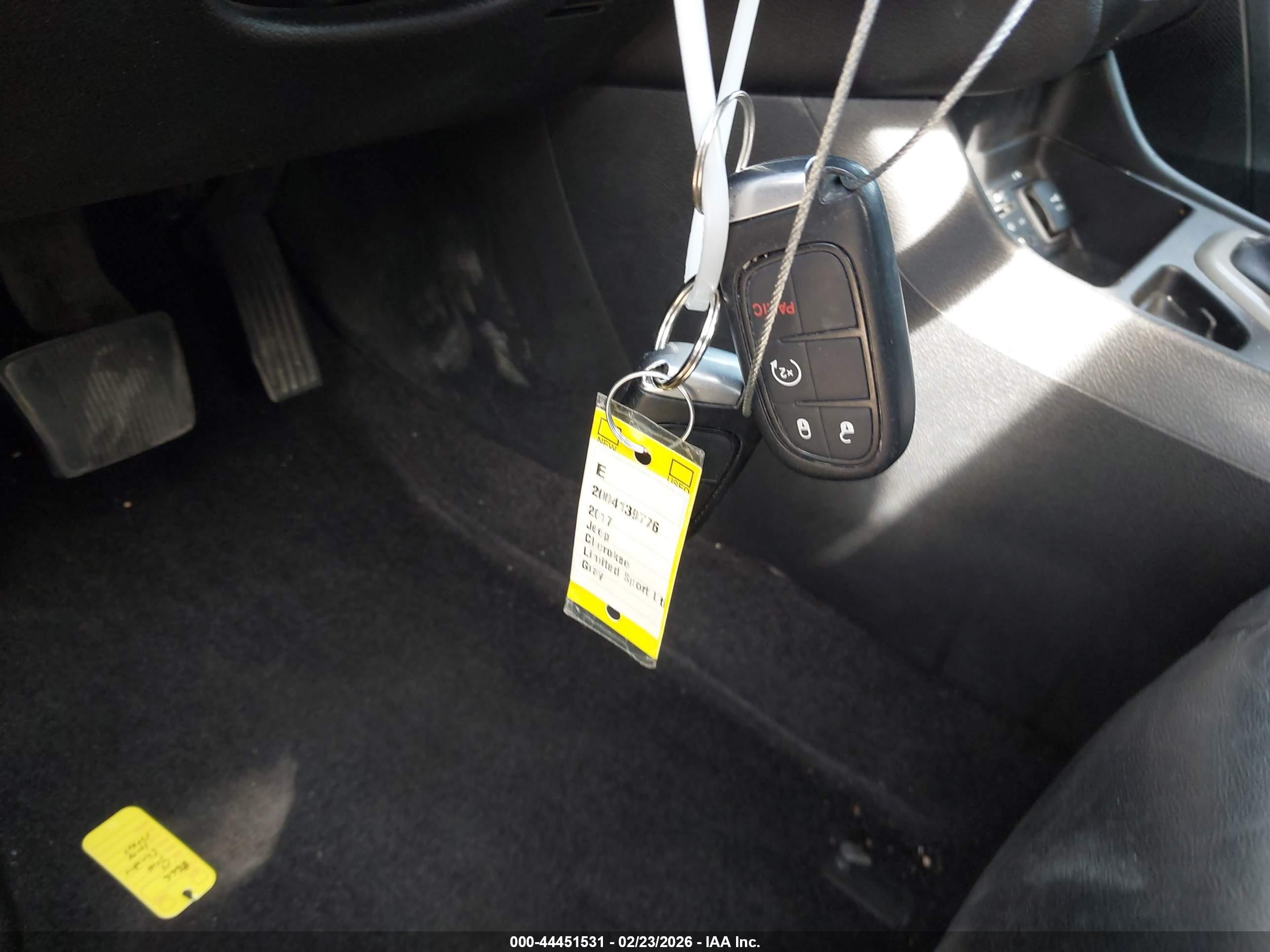 JEEP CHEROKEE image 11
