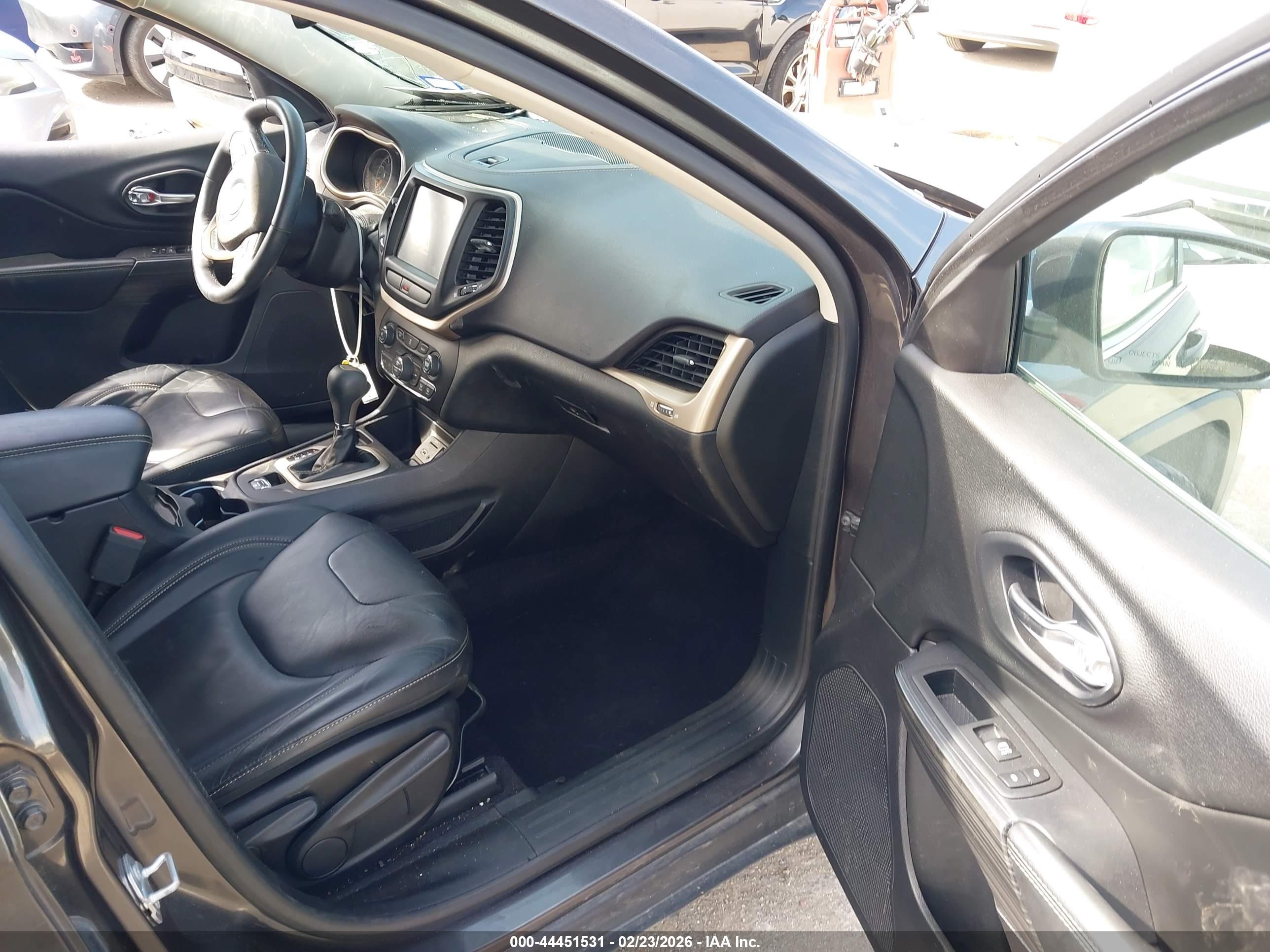 JEEP CHEROKEE image 5