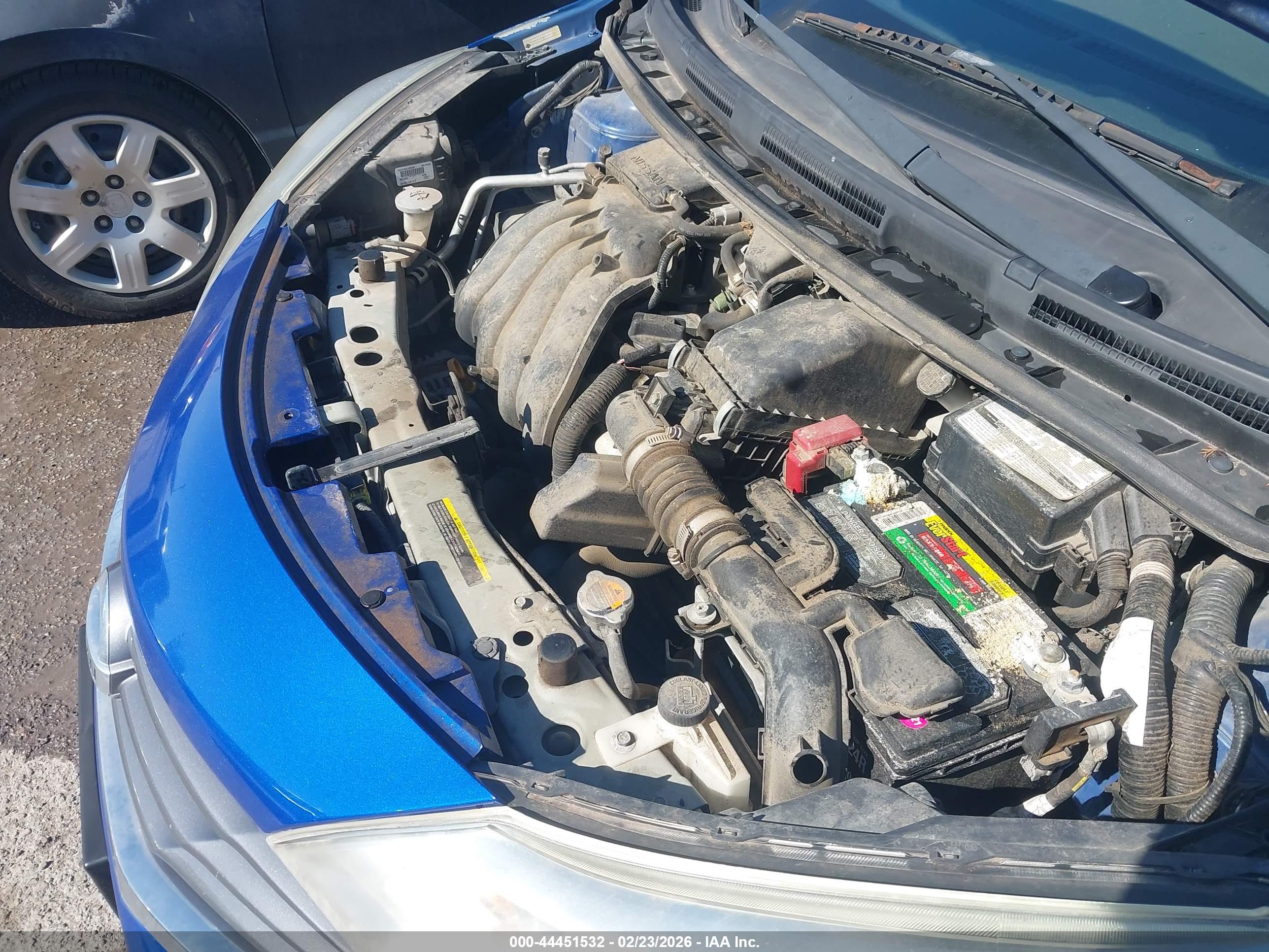 NISSAN VERSA image 10
