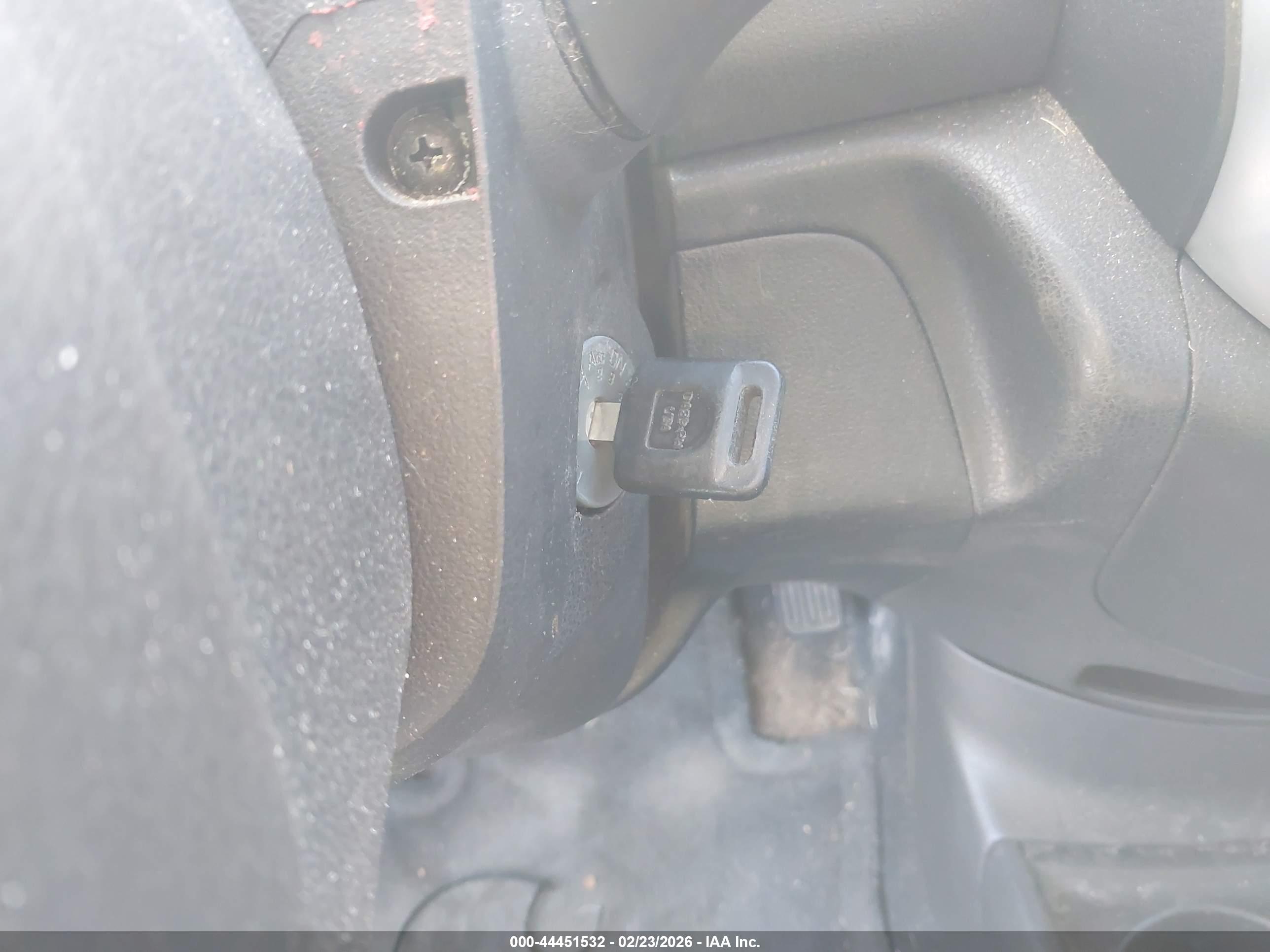 NISSAN VERSA image 11