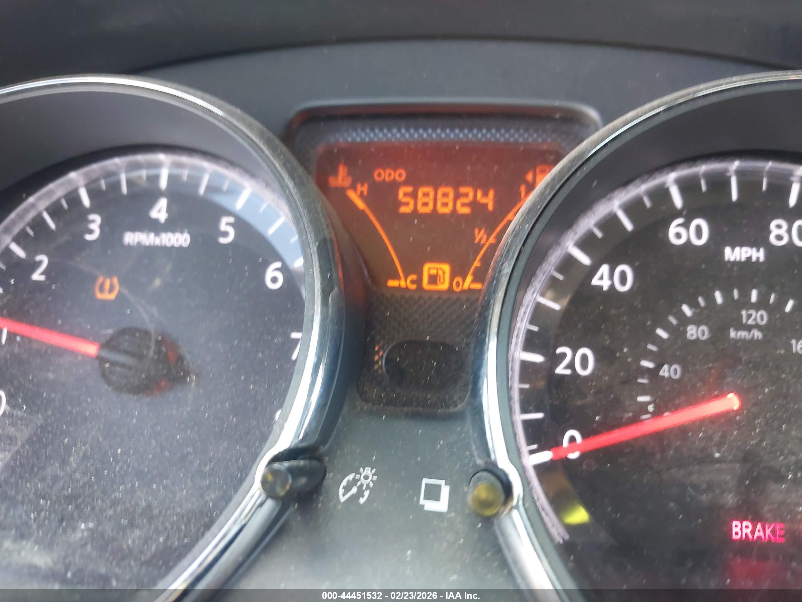 NISSAN VERSA image 7