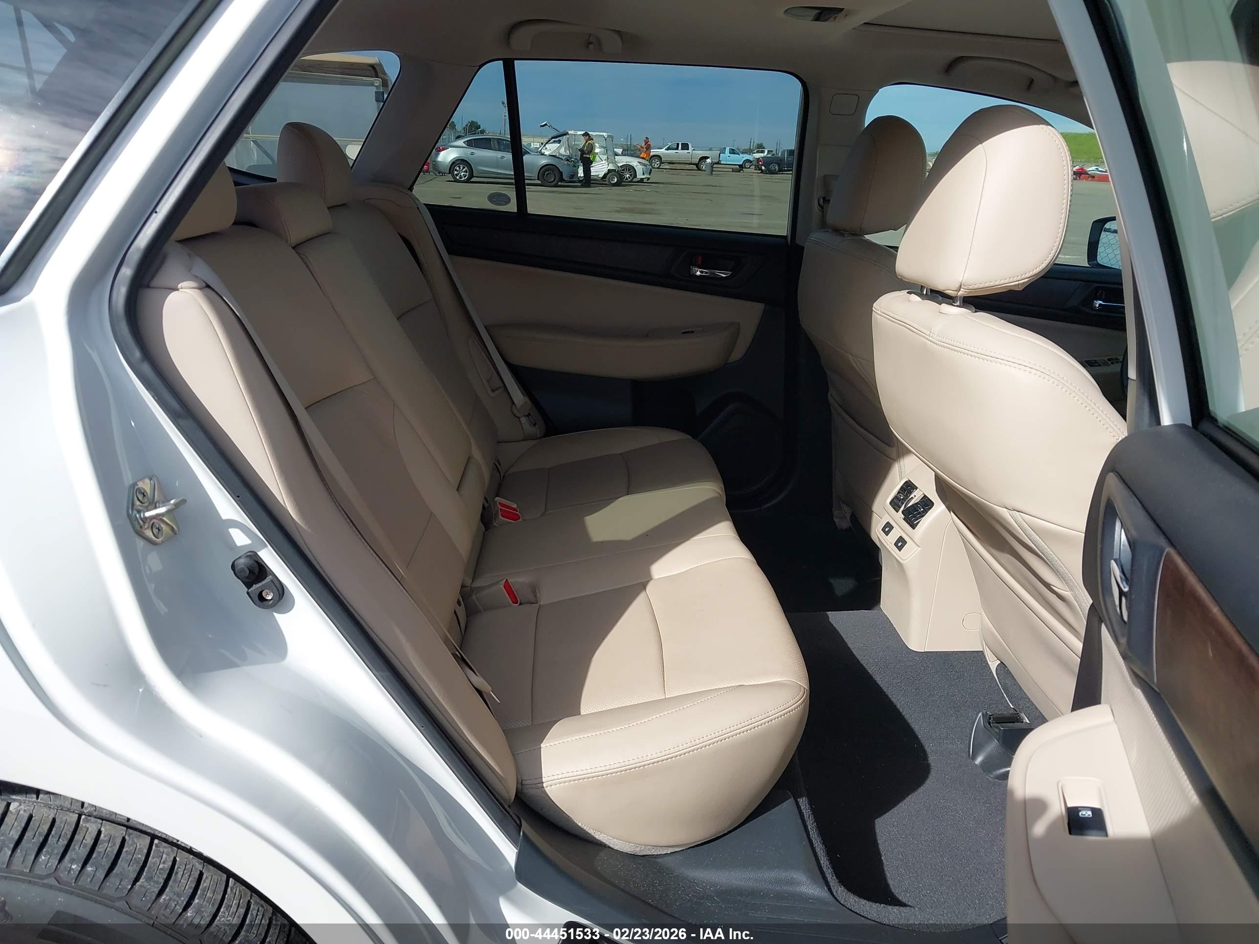 SUBARU OUTBACK image 8