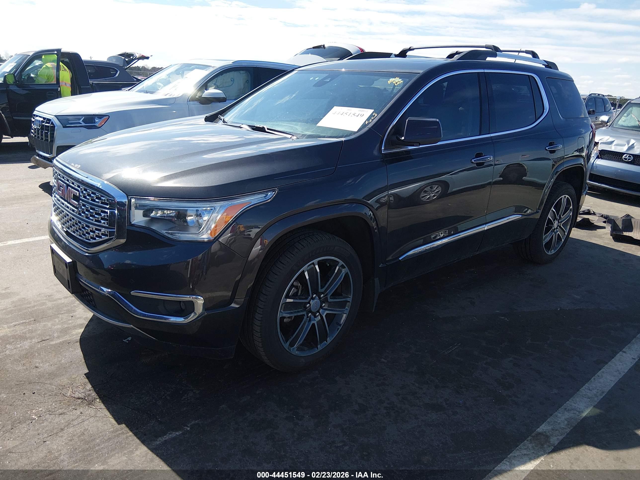 GMC ACADIA image 2