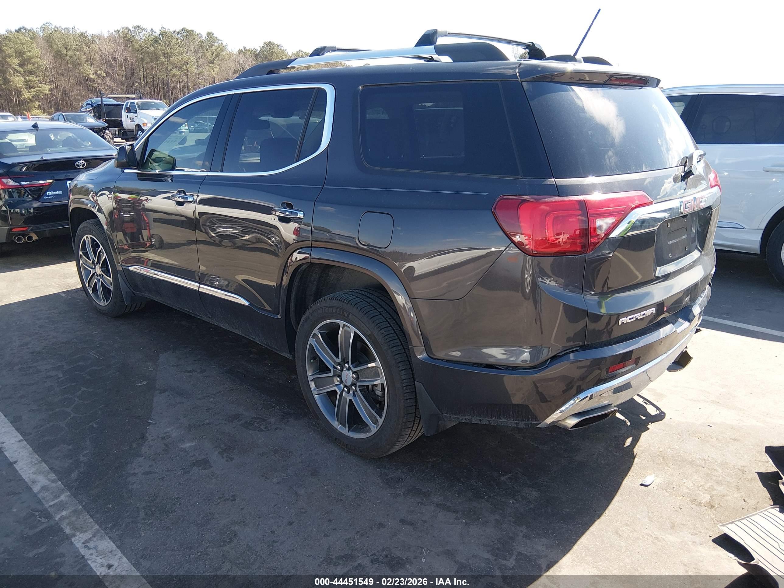 GMC ACADIA image 3