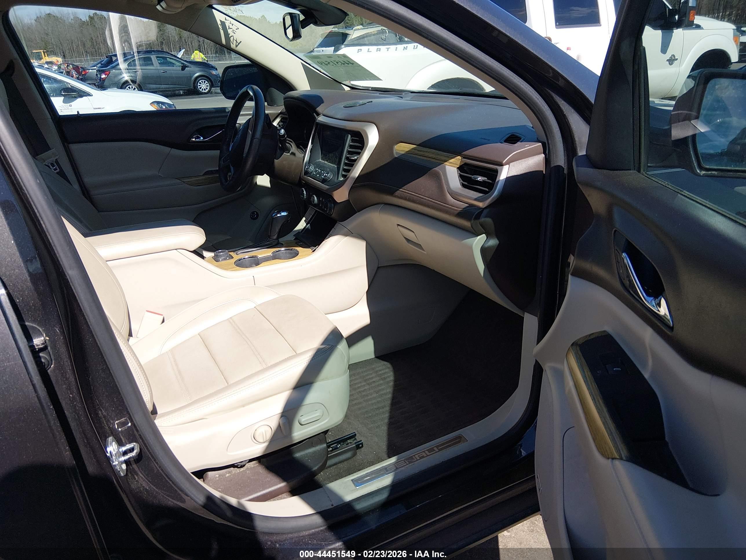 GMC ACADIA image 5