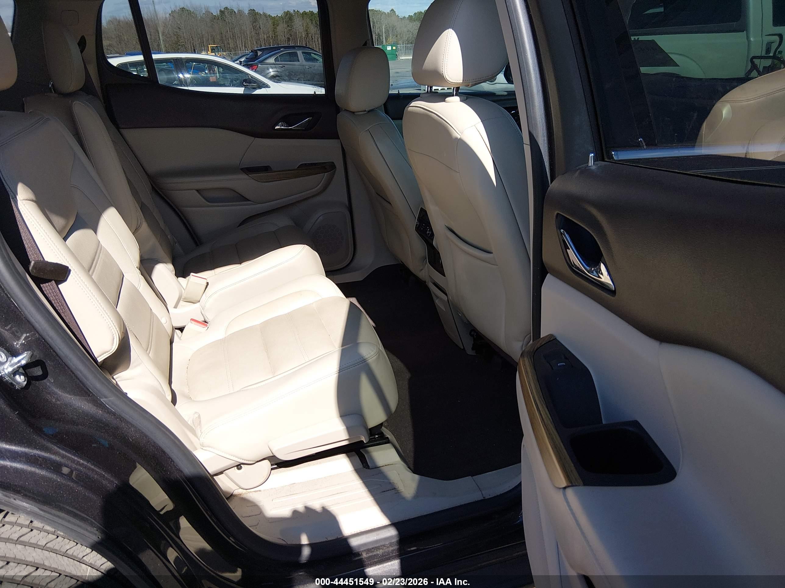 GMC ACADIA image 8