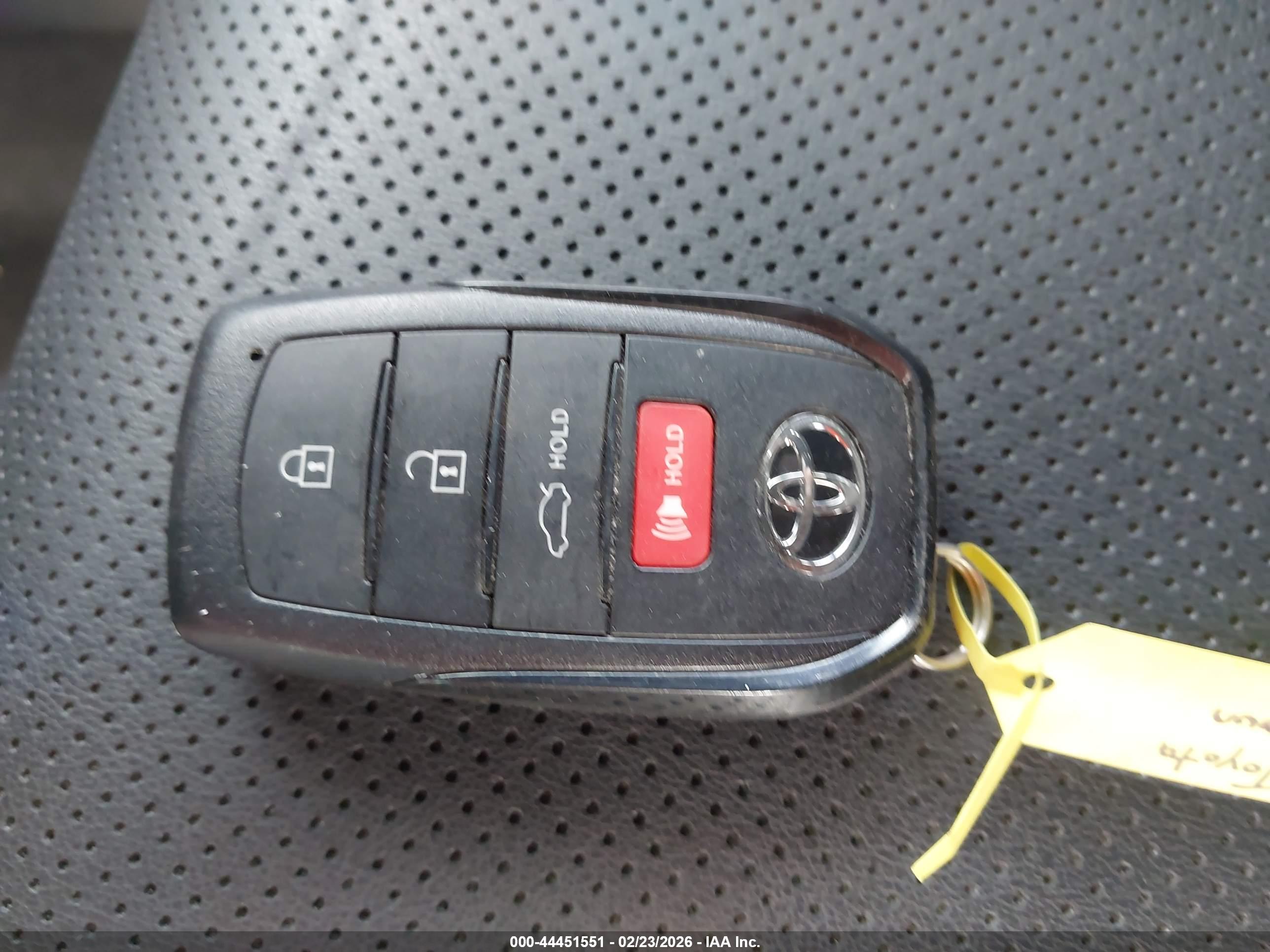 TOYOTA CROWN image 11