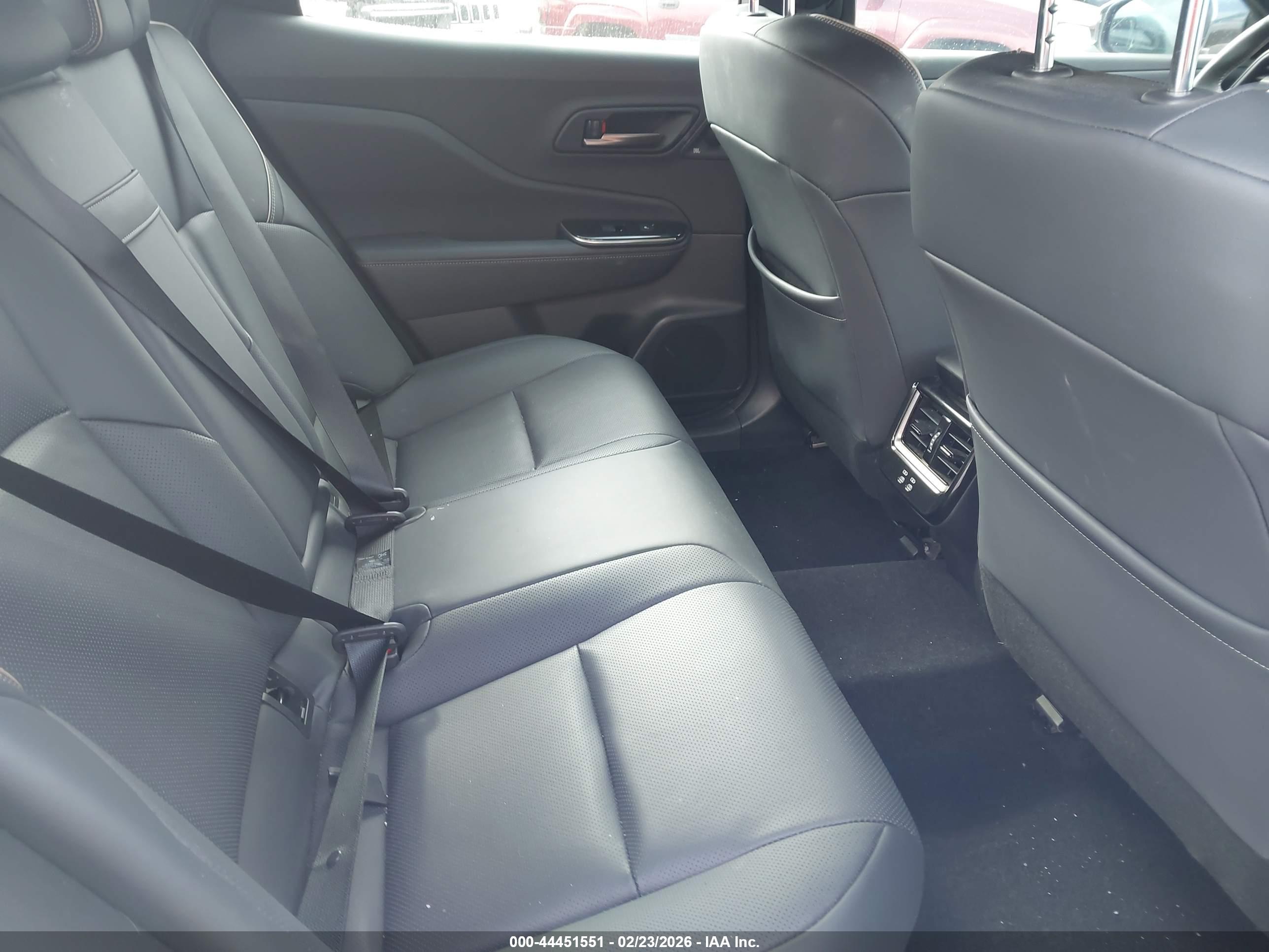 TOYOTA CROWN image 8