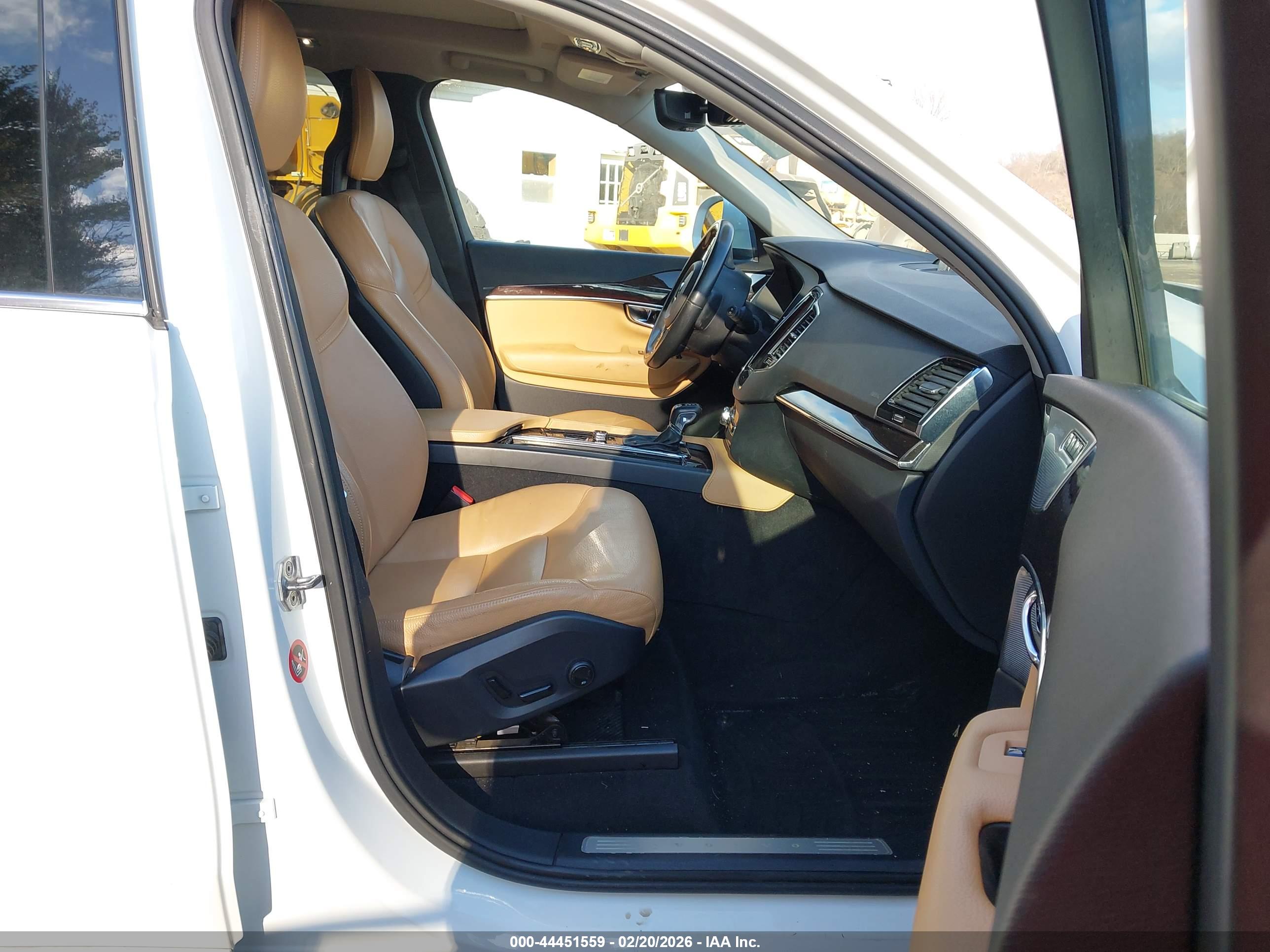 VOLVO XC90 image 5