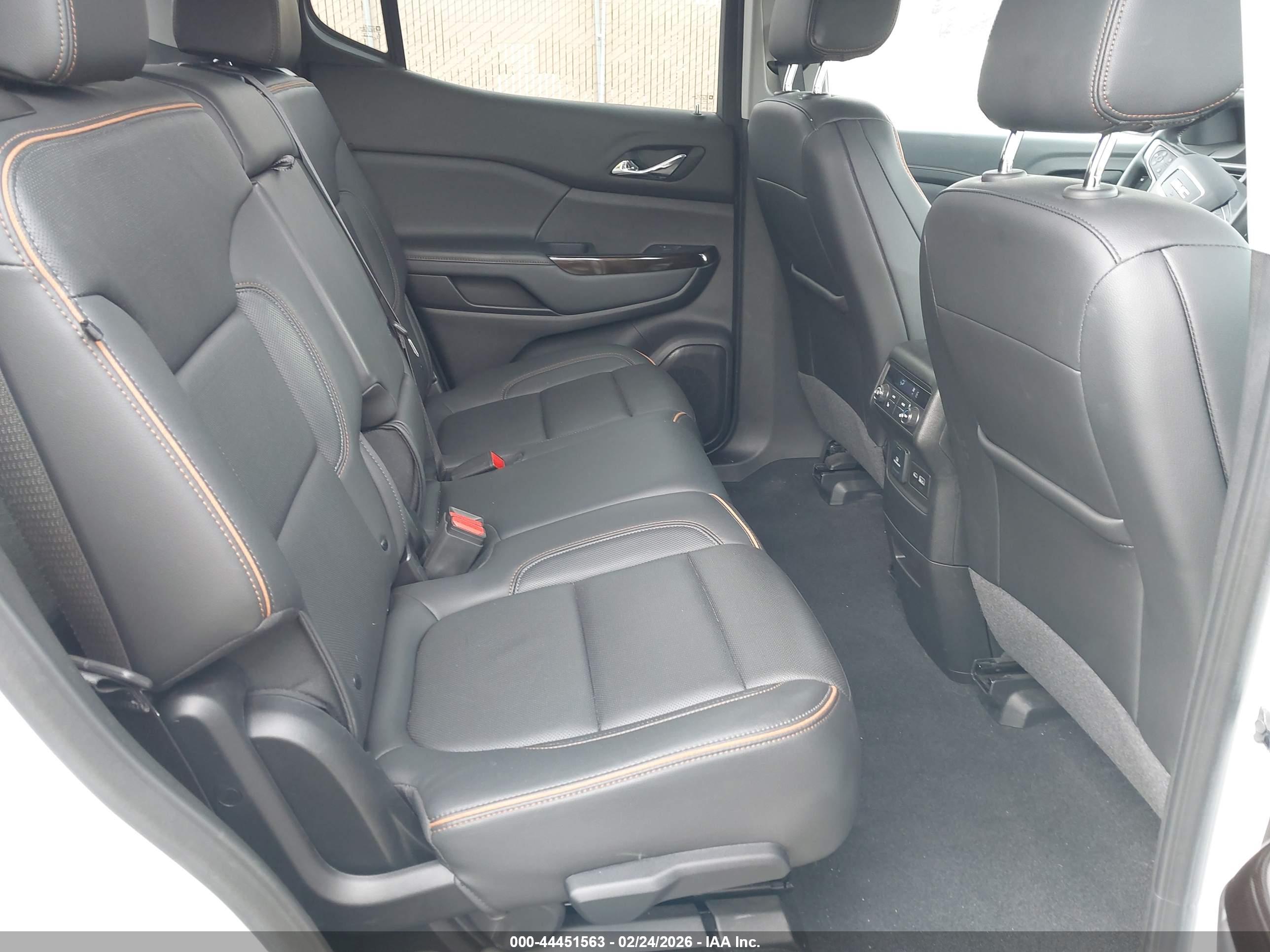GMC ACADIA image 8