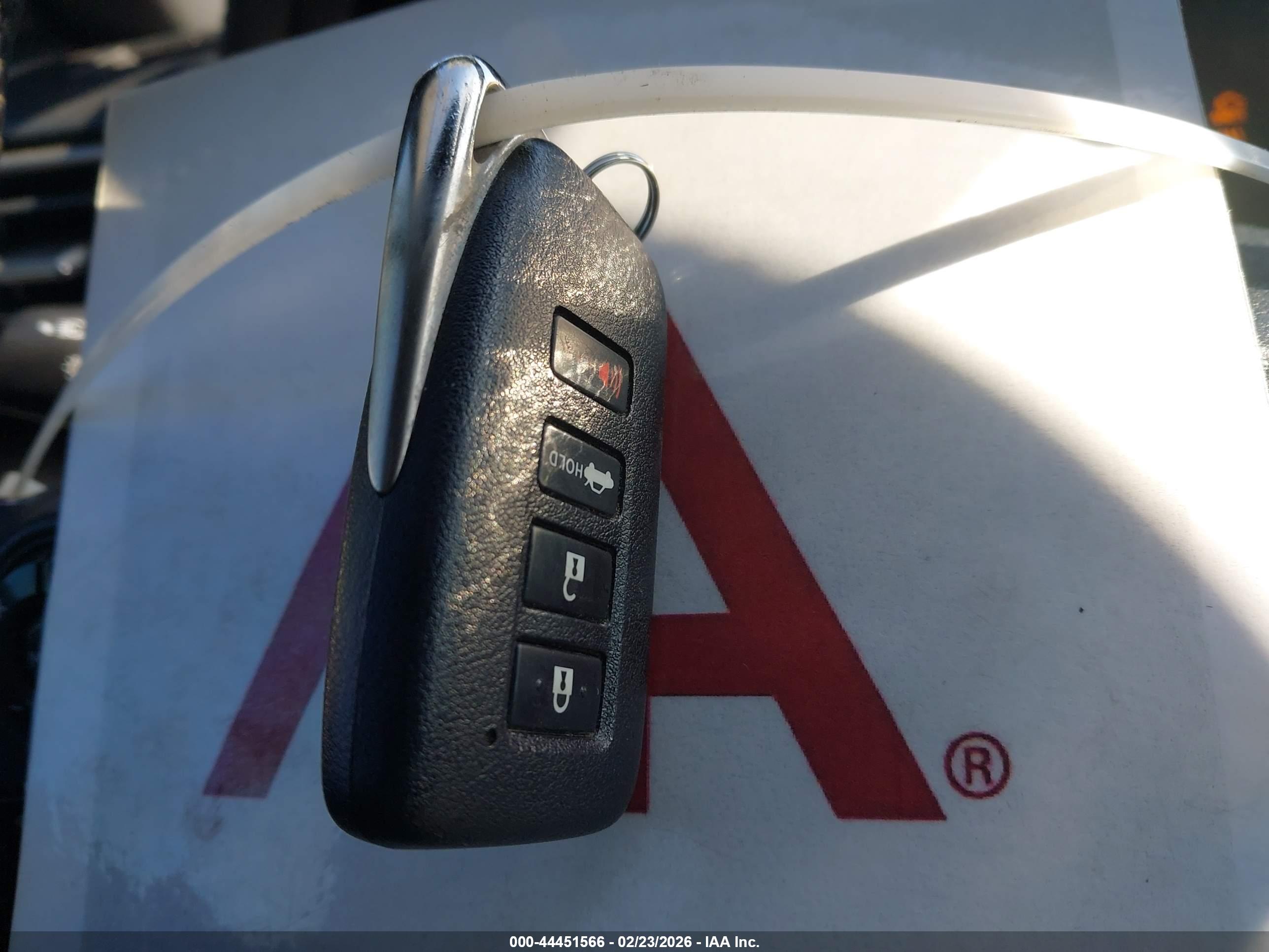 LEXUS IS image 11