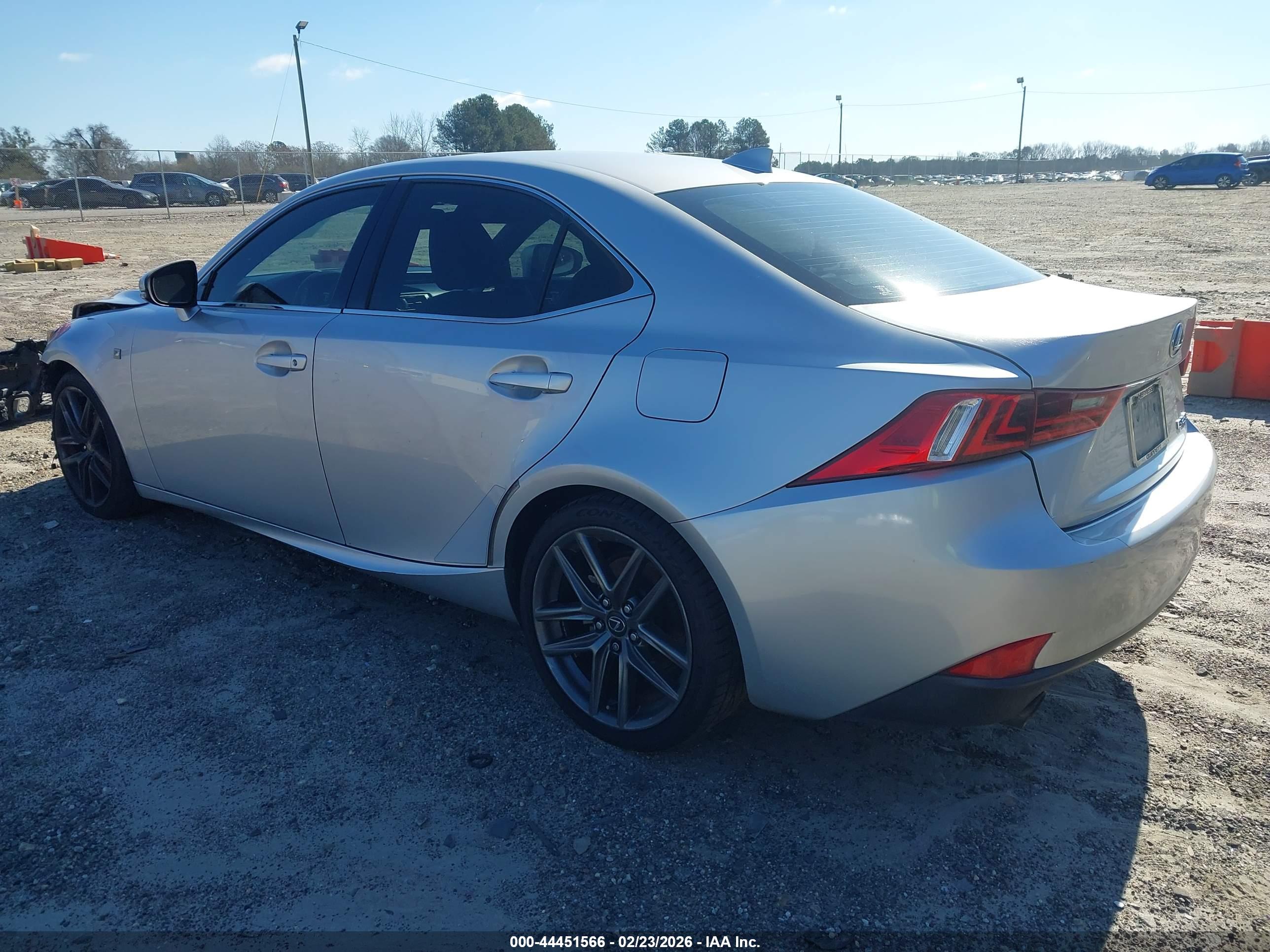 LEXUS IS image 3