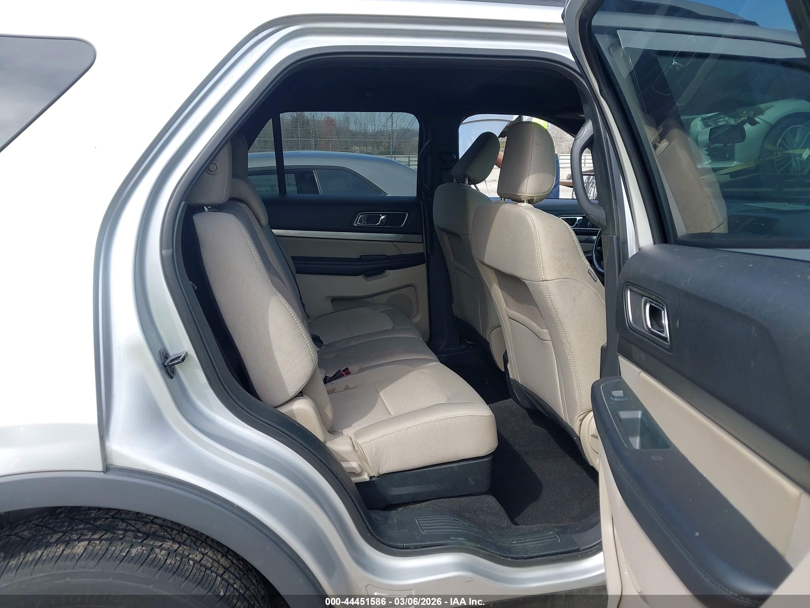 FORD EXPLORER image 8