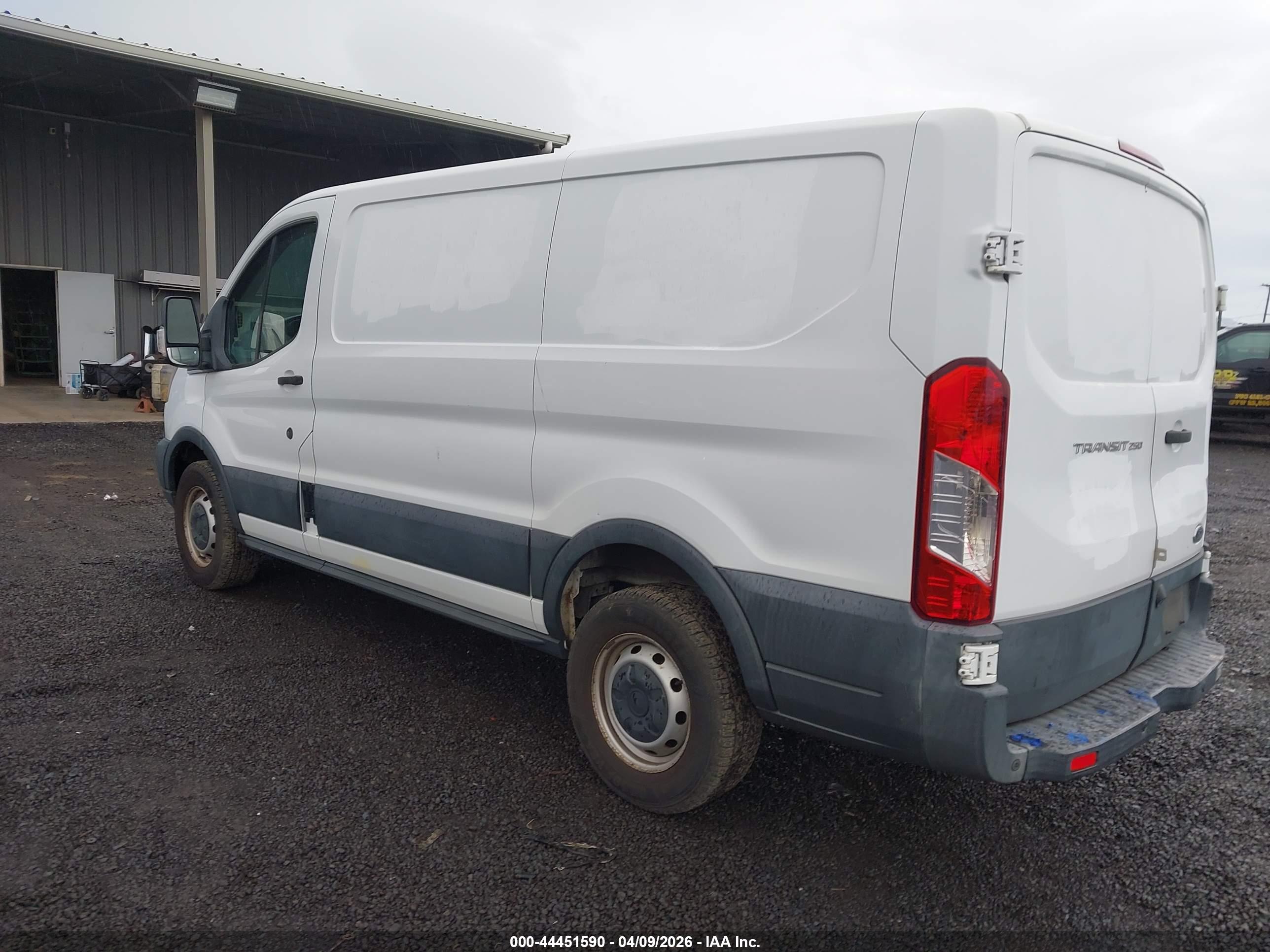 FORD TRANSIT-250 image 3