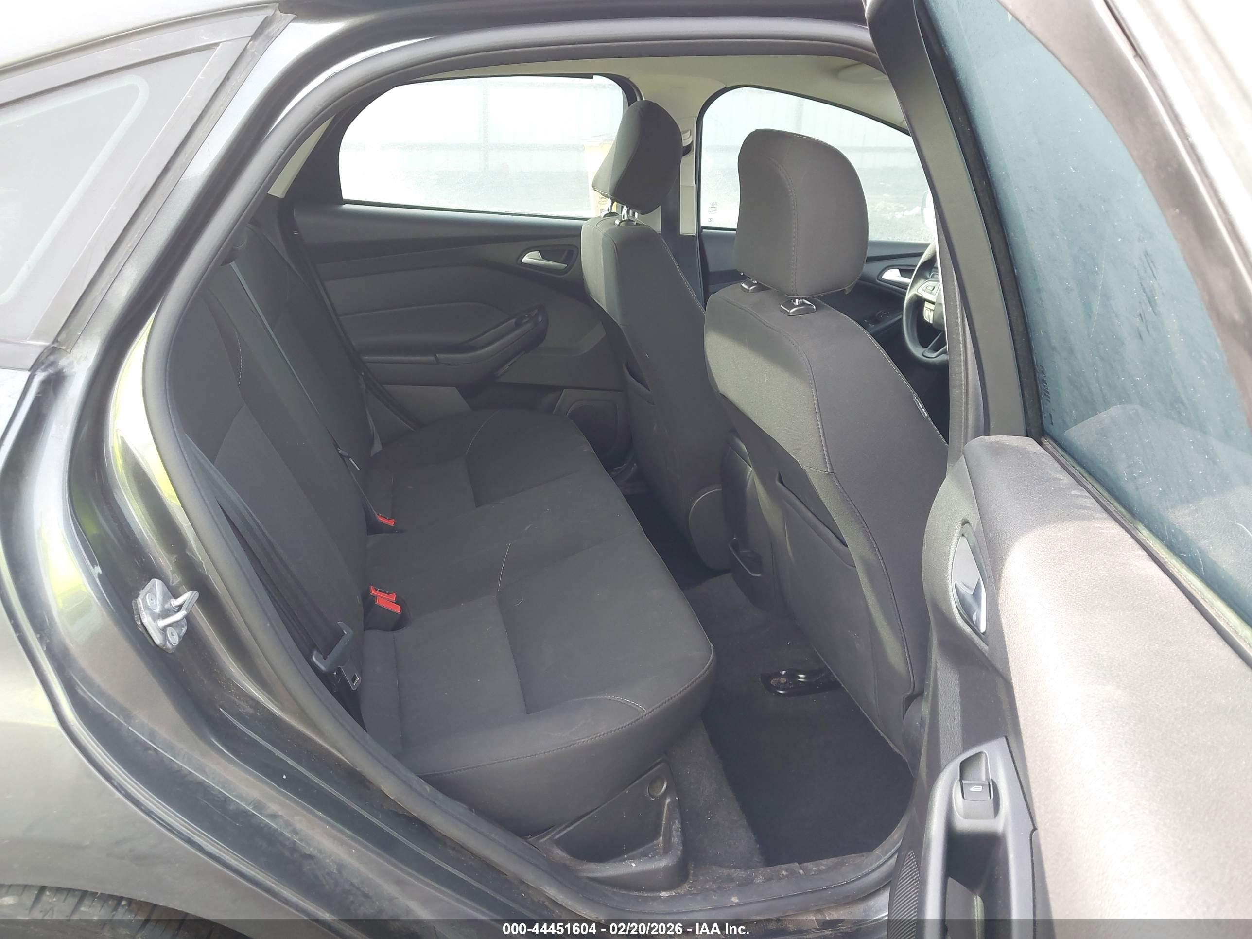 FORD FOCUS image 8