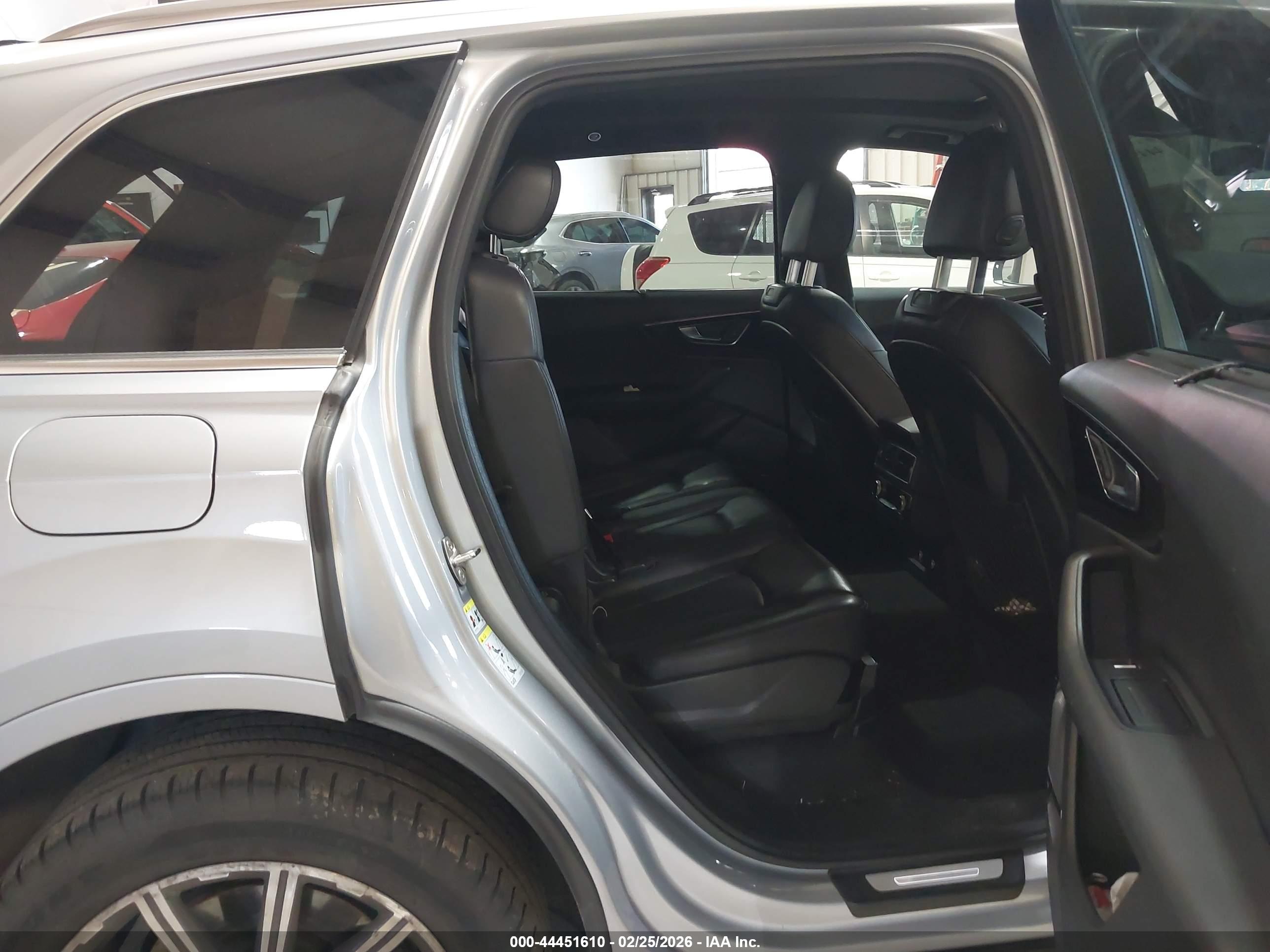 AUDI Q7 image 8