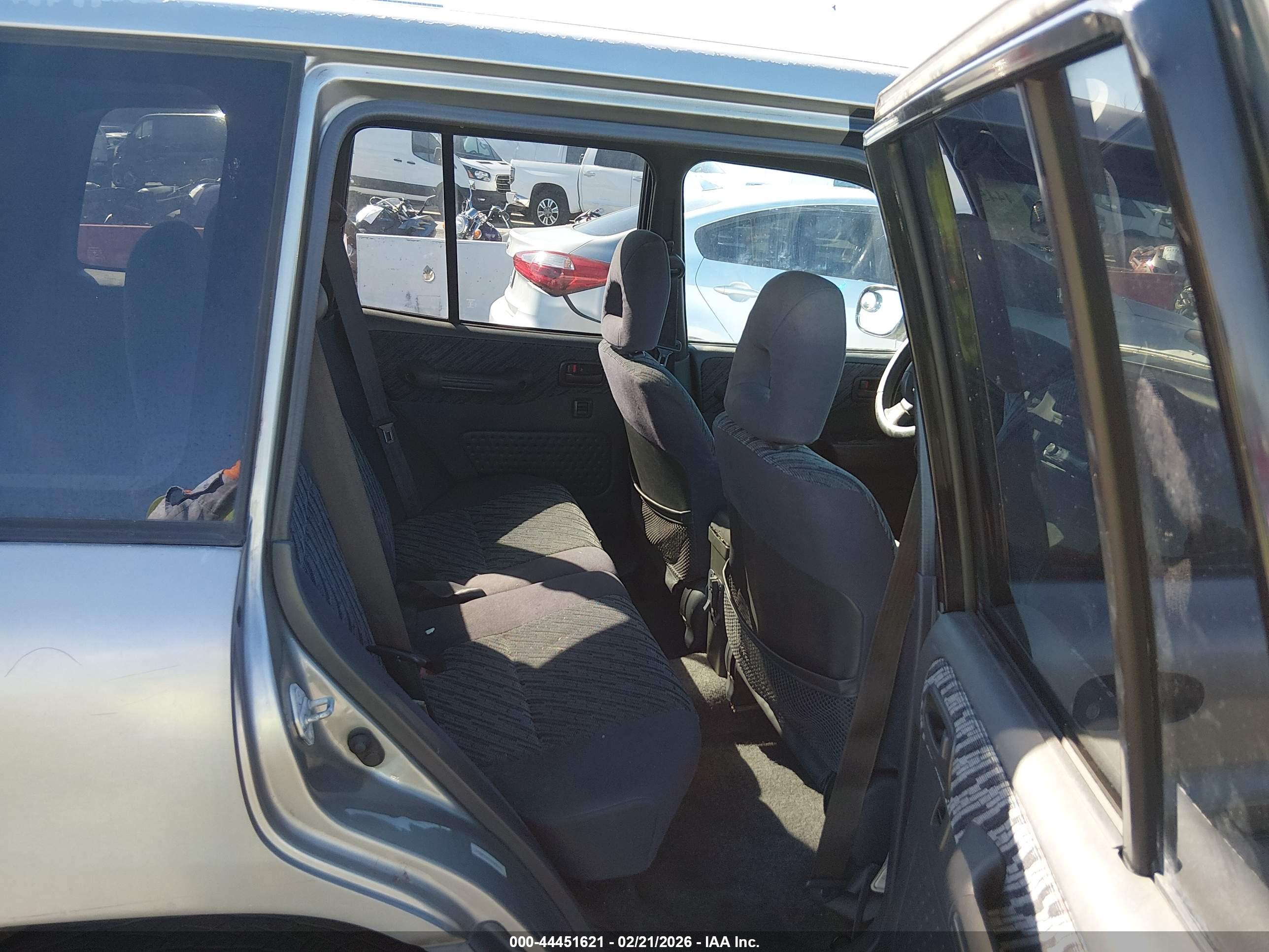 TOYOTA RAV4 image 8