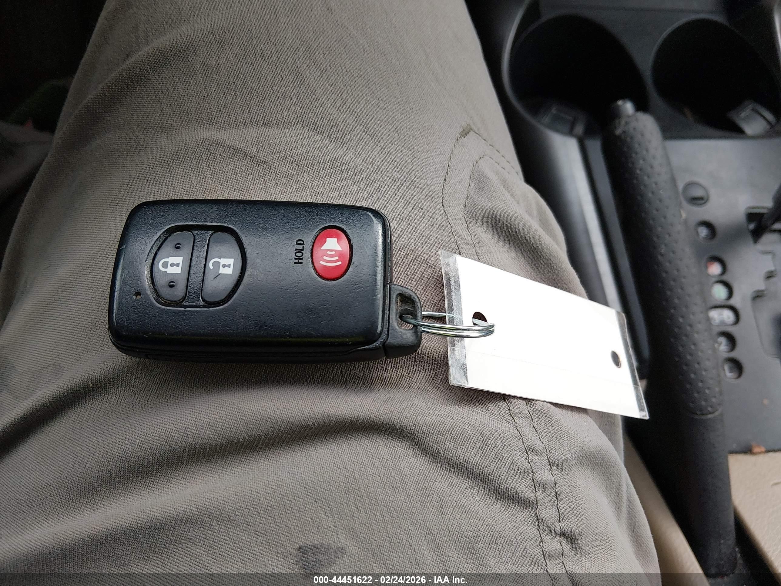 TOYOTA RAV4 image 11