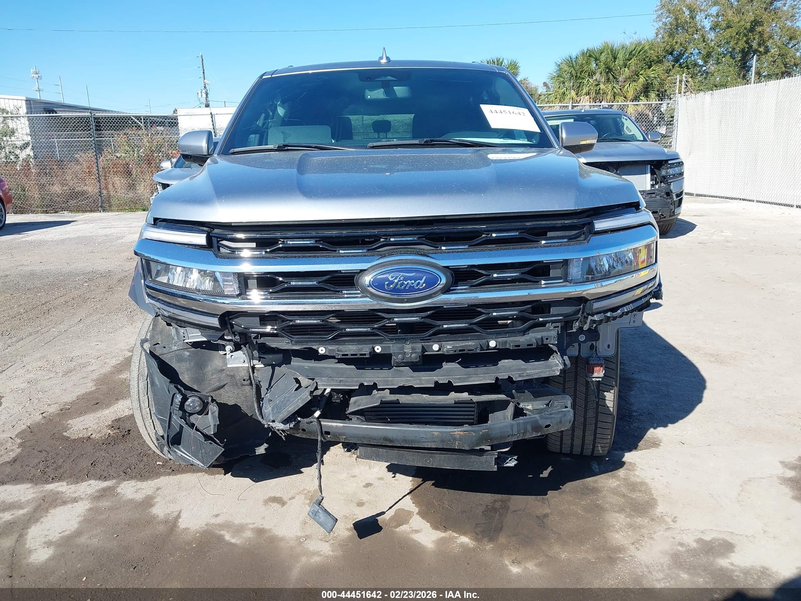 FORD EXPEDITION image 6