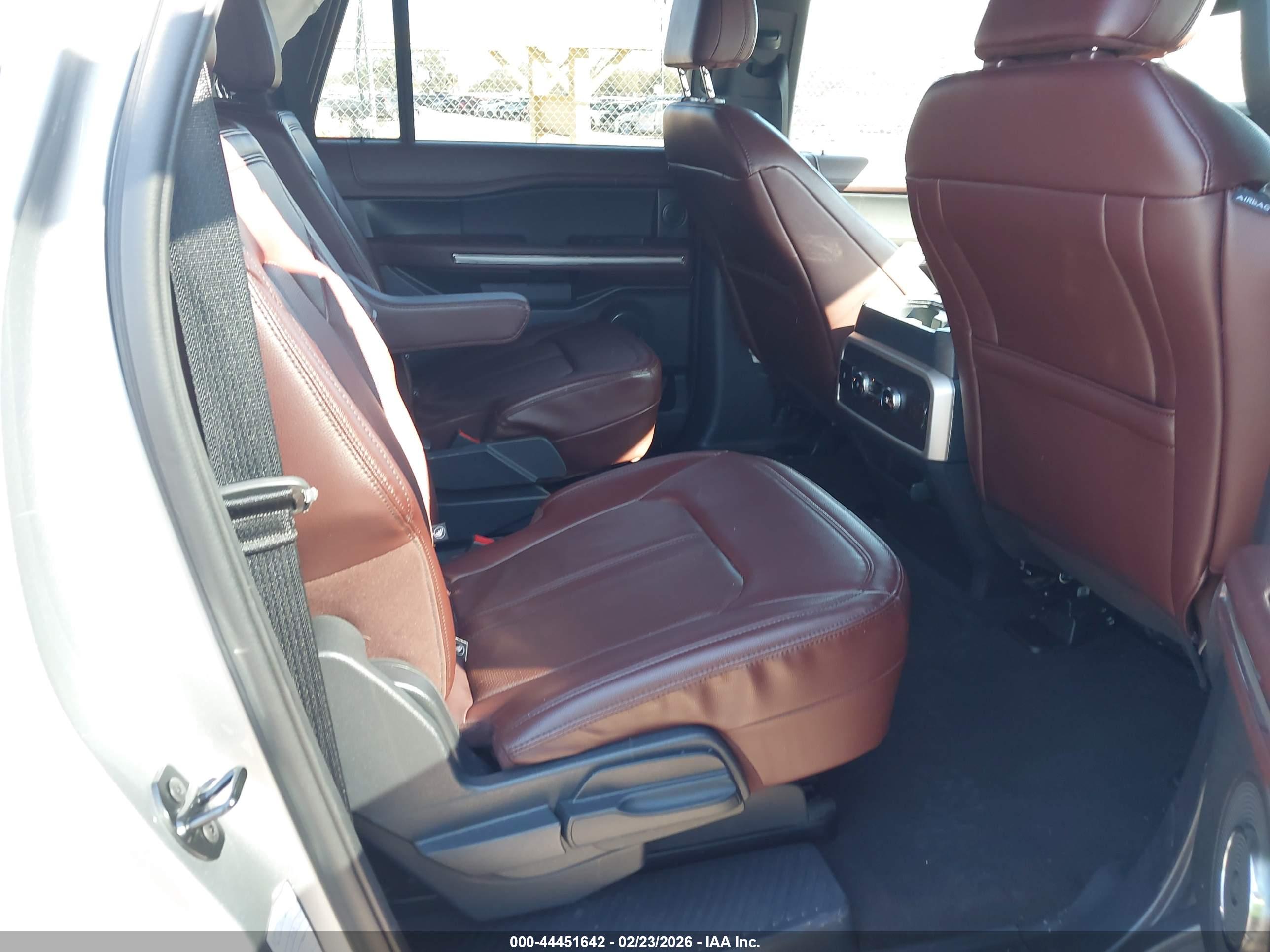 FORD EXPEDITION image 8