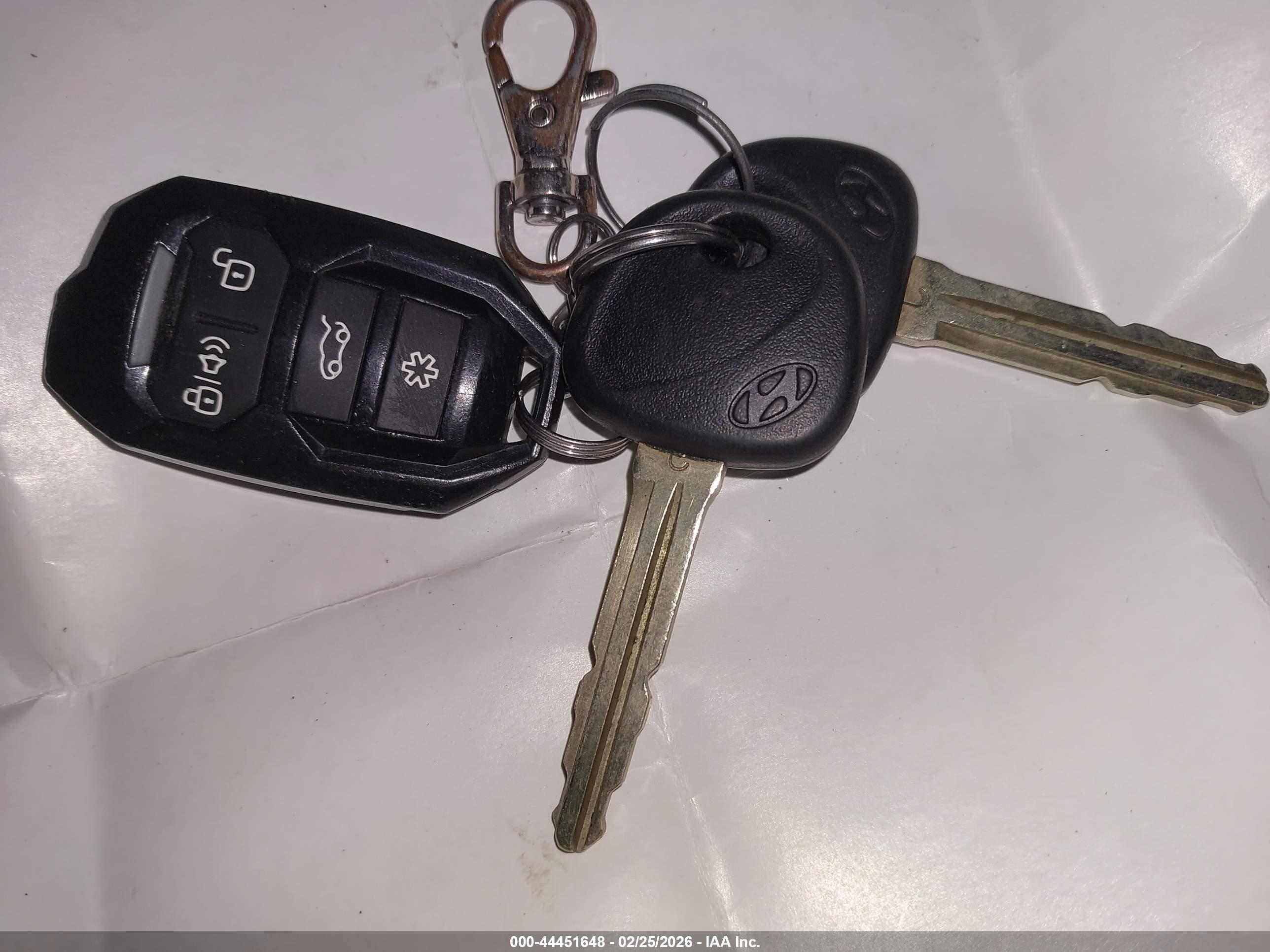 HYUNDAI ELANTRA image 11