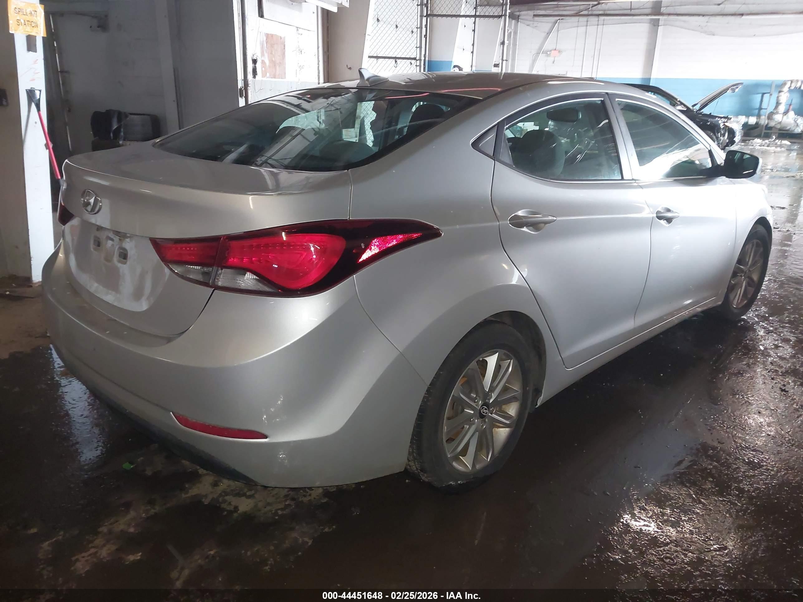 HYUNDAI ELANTRA image 4