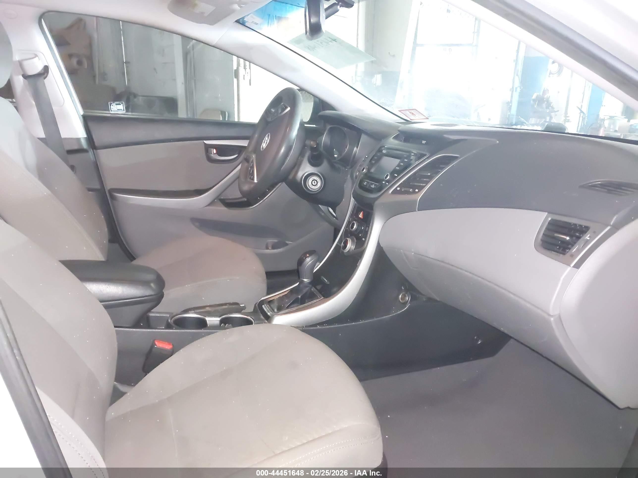 HYUNDAI ELANTRA image 5