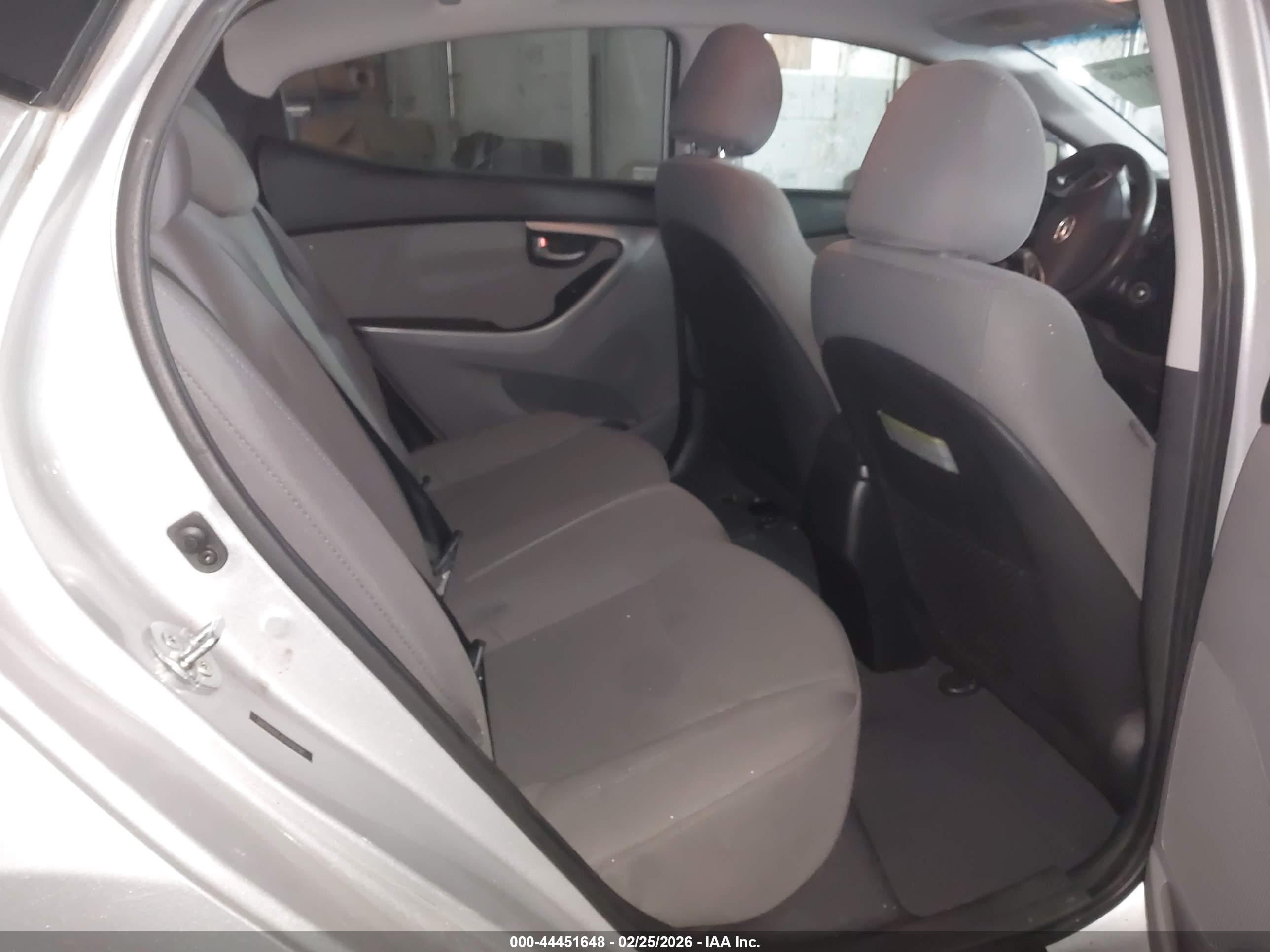 HYUNDAI ELANTRA image 8