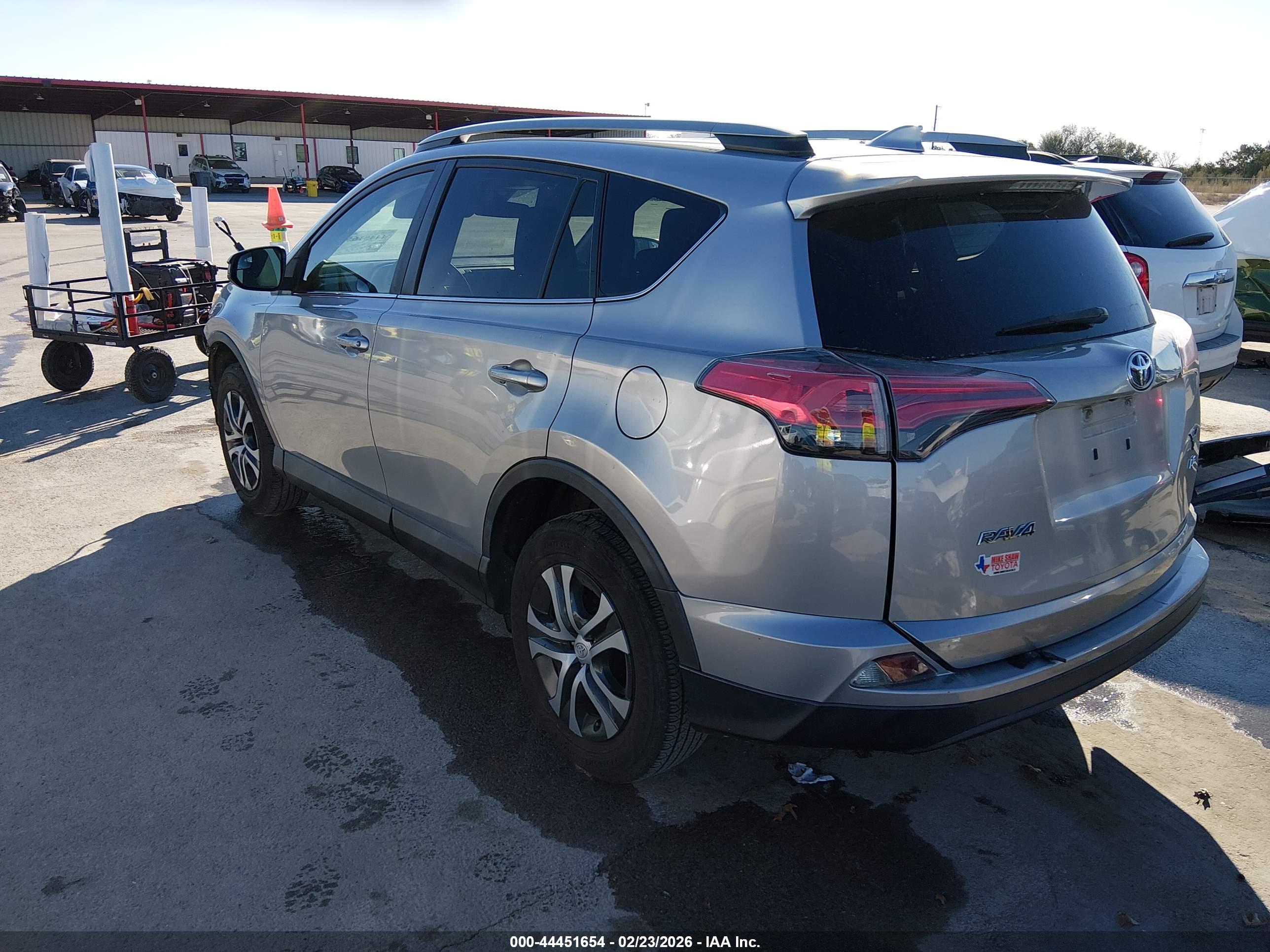 TOYOTA RAV4 image 3