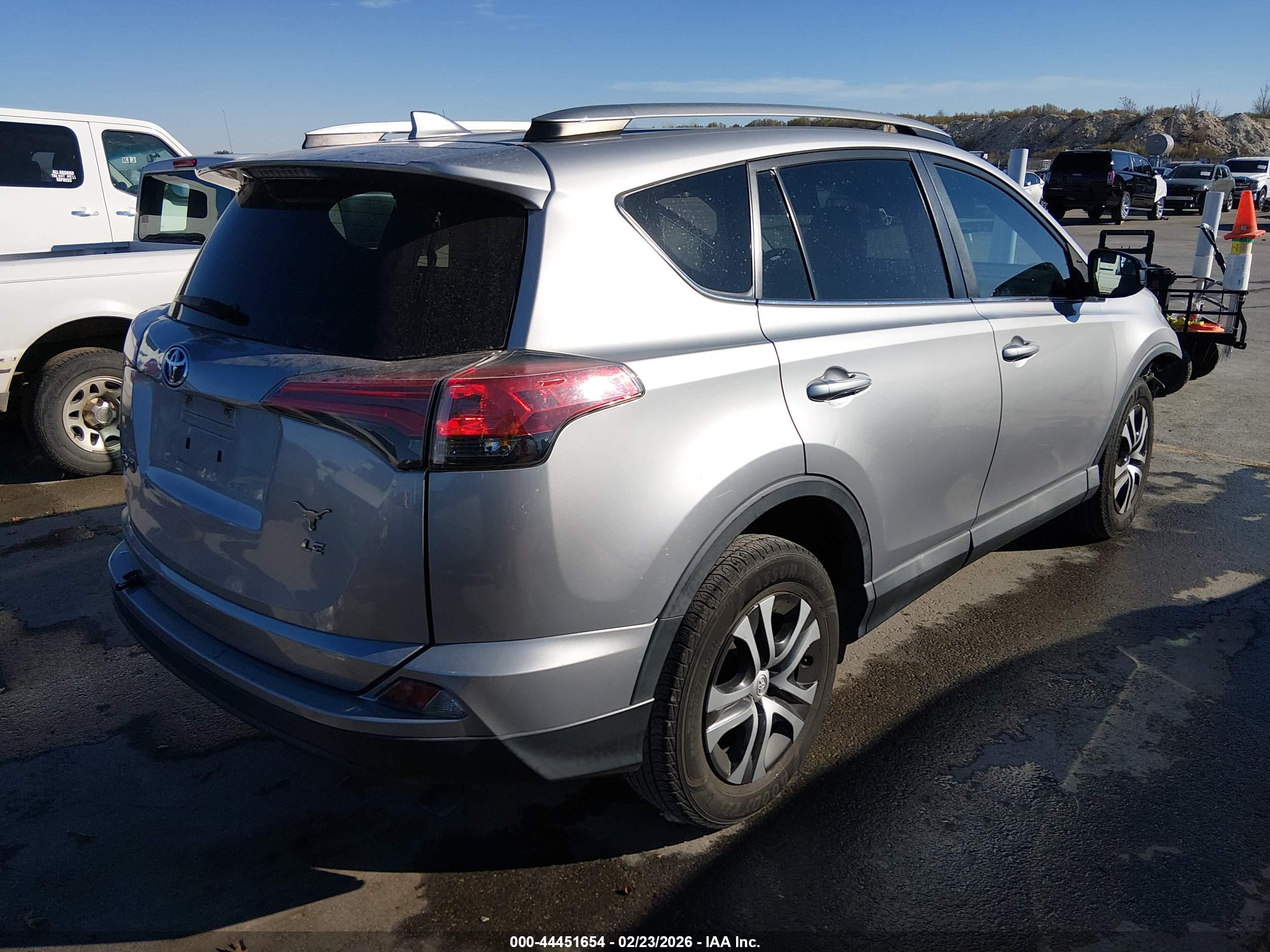 TOYOTA RAV4 image 4