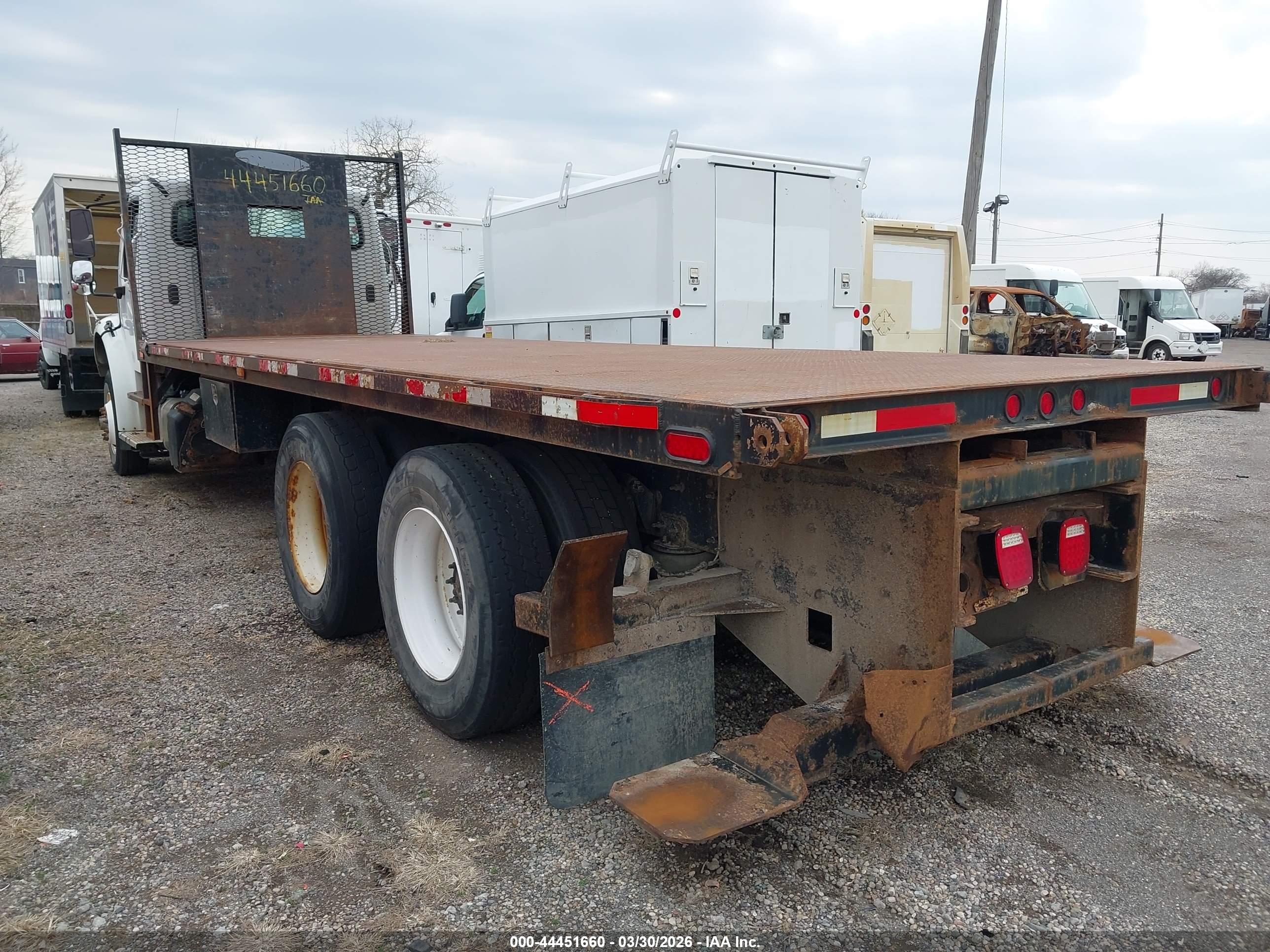 FREIGHTLINER M2 image 3