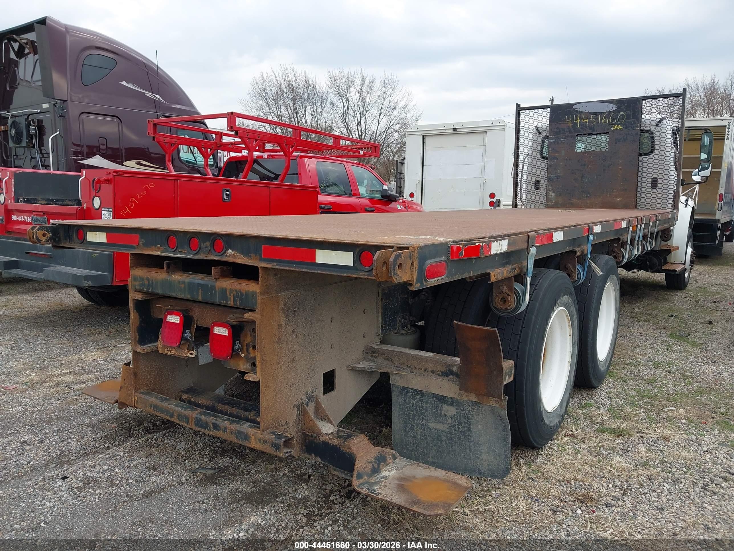 FREIGHTLINER M2 image 4