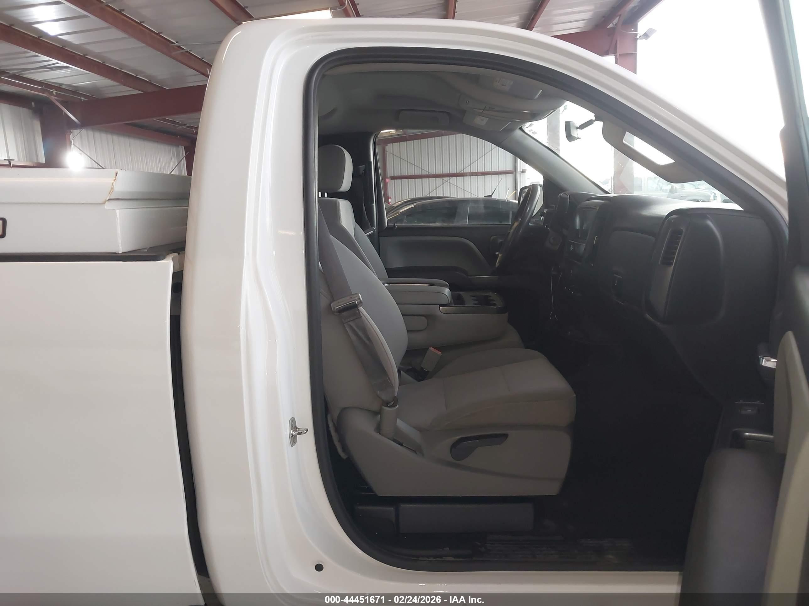 CHEVROLET SILVERADO image 5