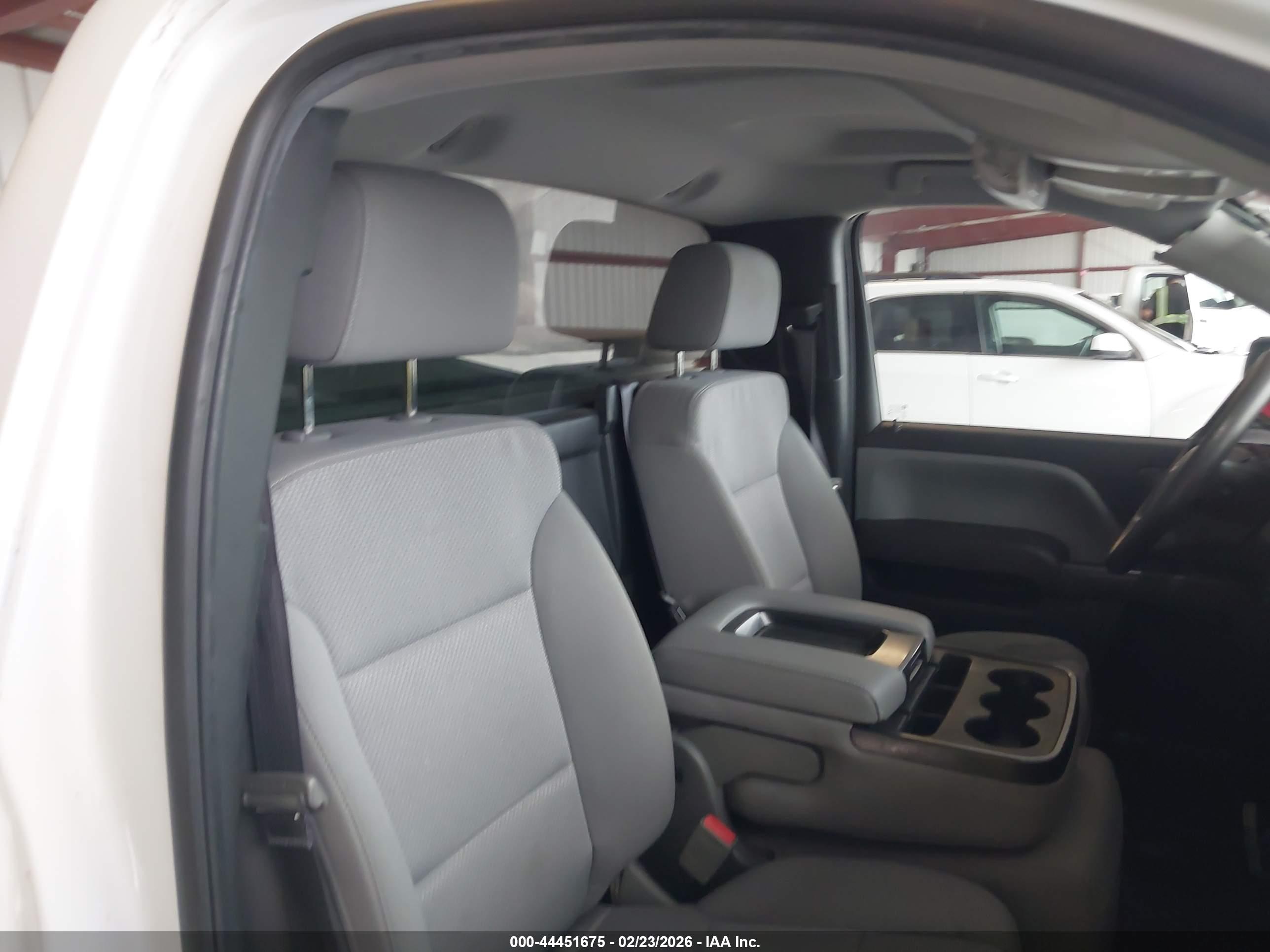 CHEVROLET SILVERADO image 8