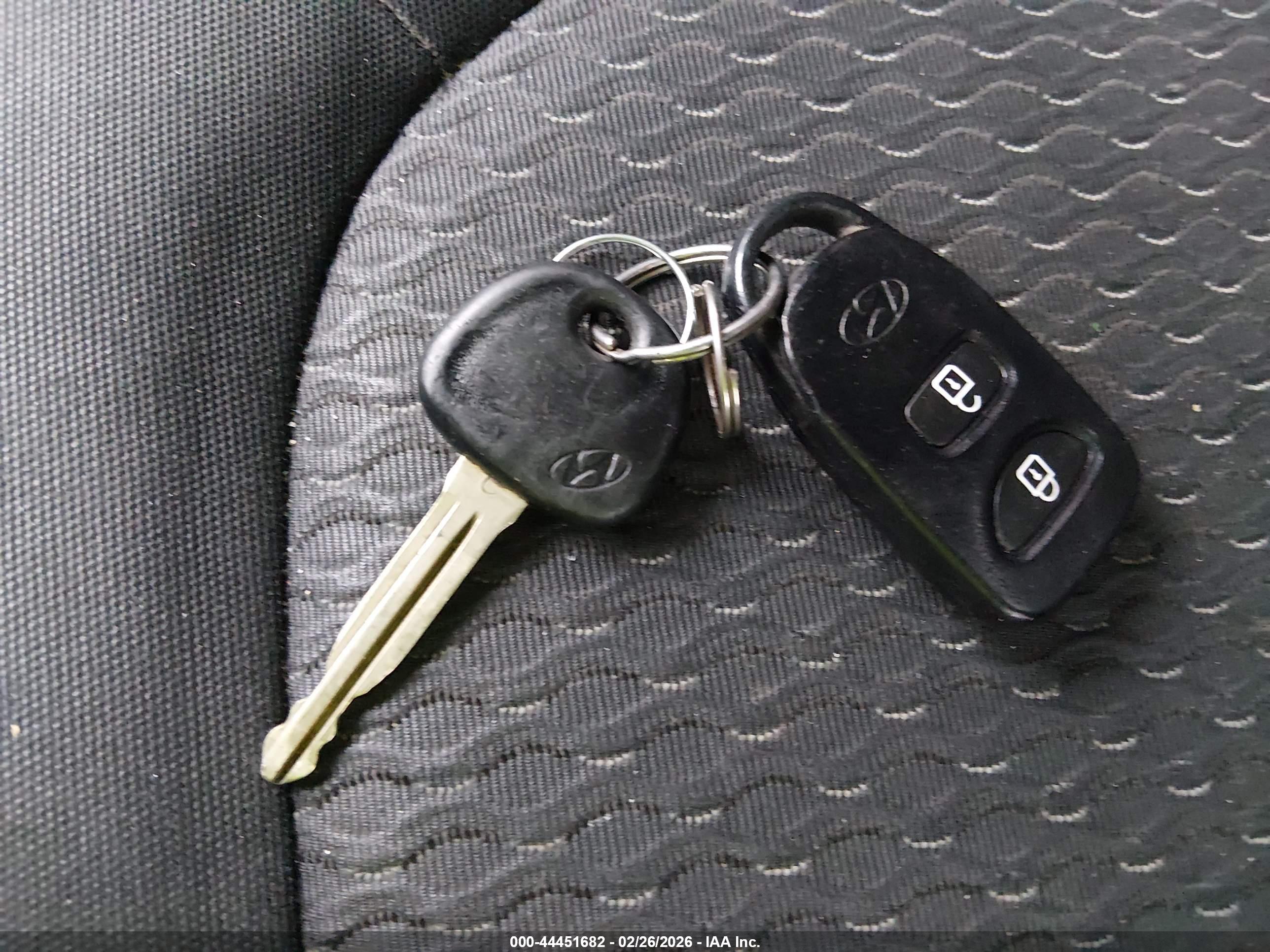 HYUNDAI TUCSON image 11