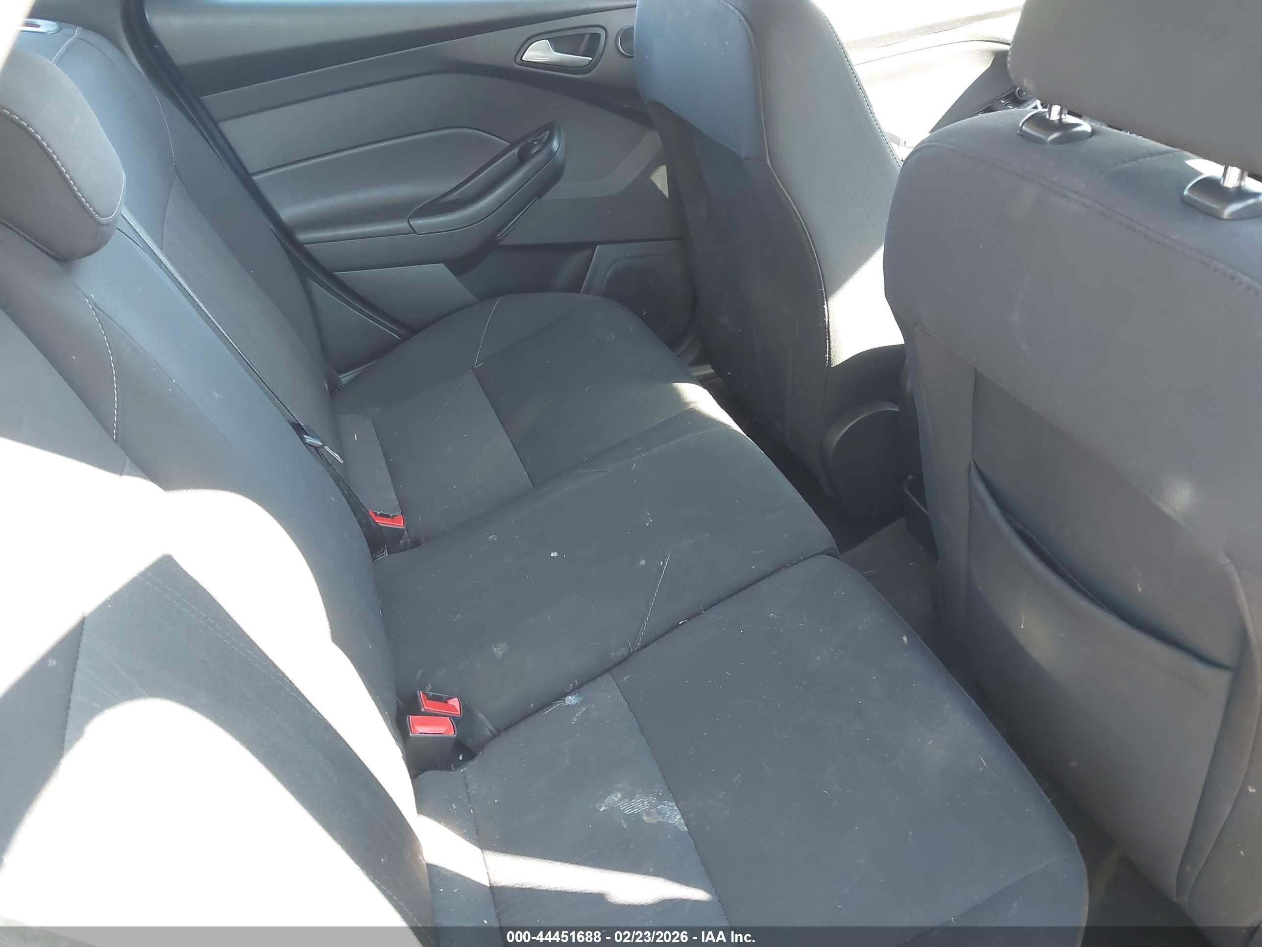 FORD FOCUS image 8