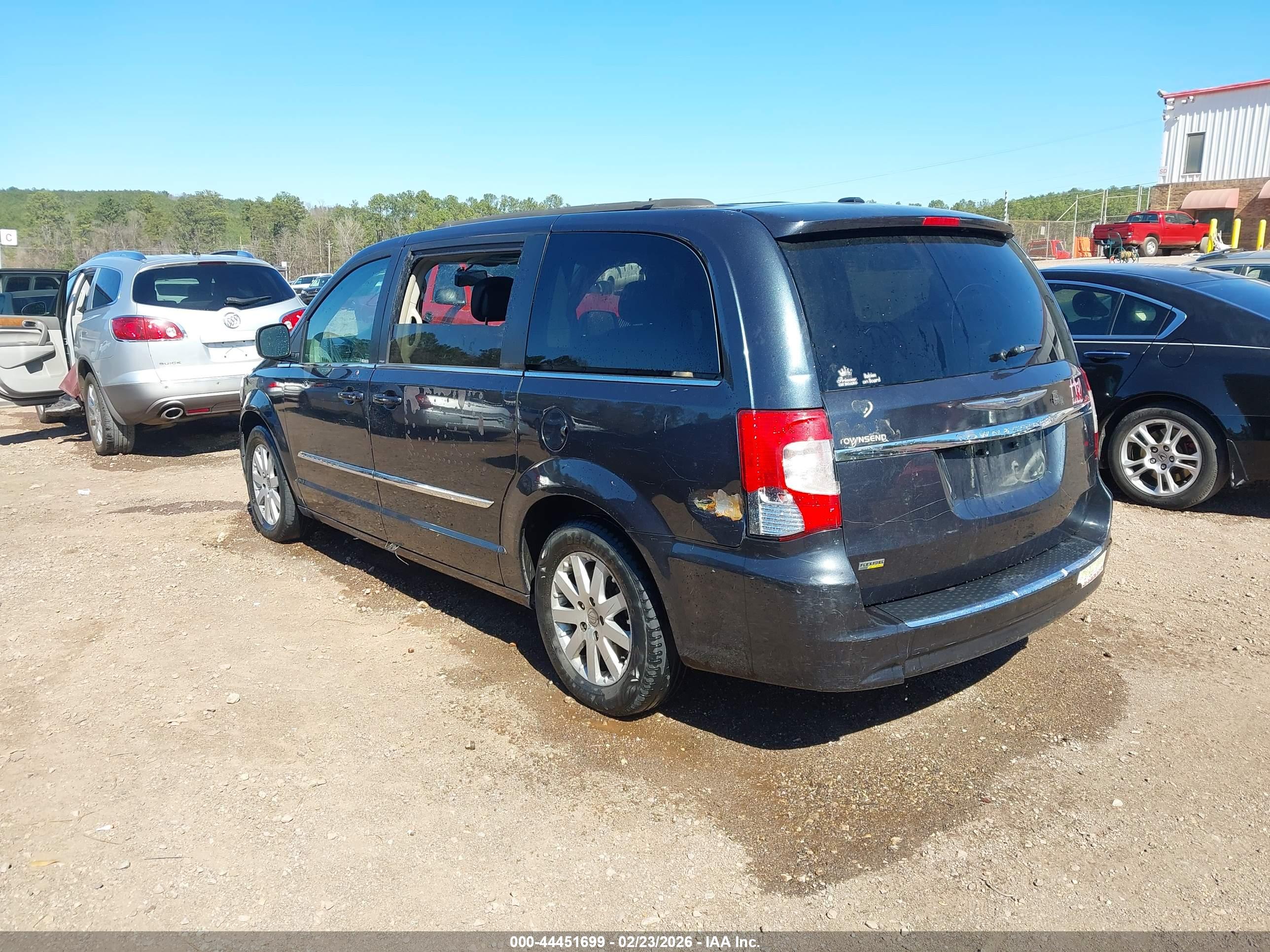 CHRYSLER TOWN image 3