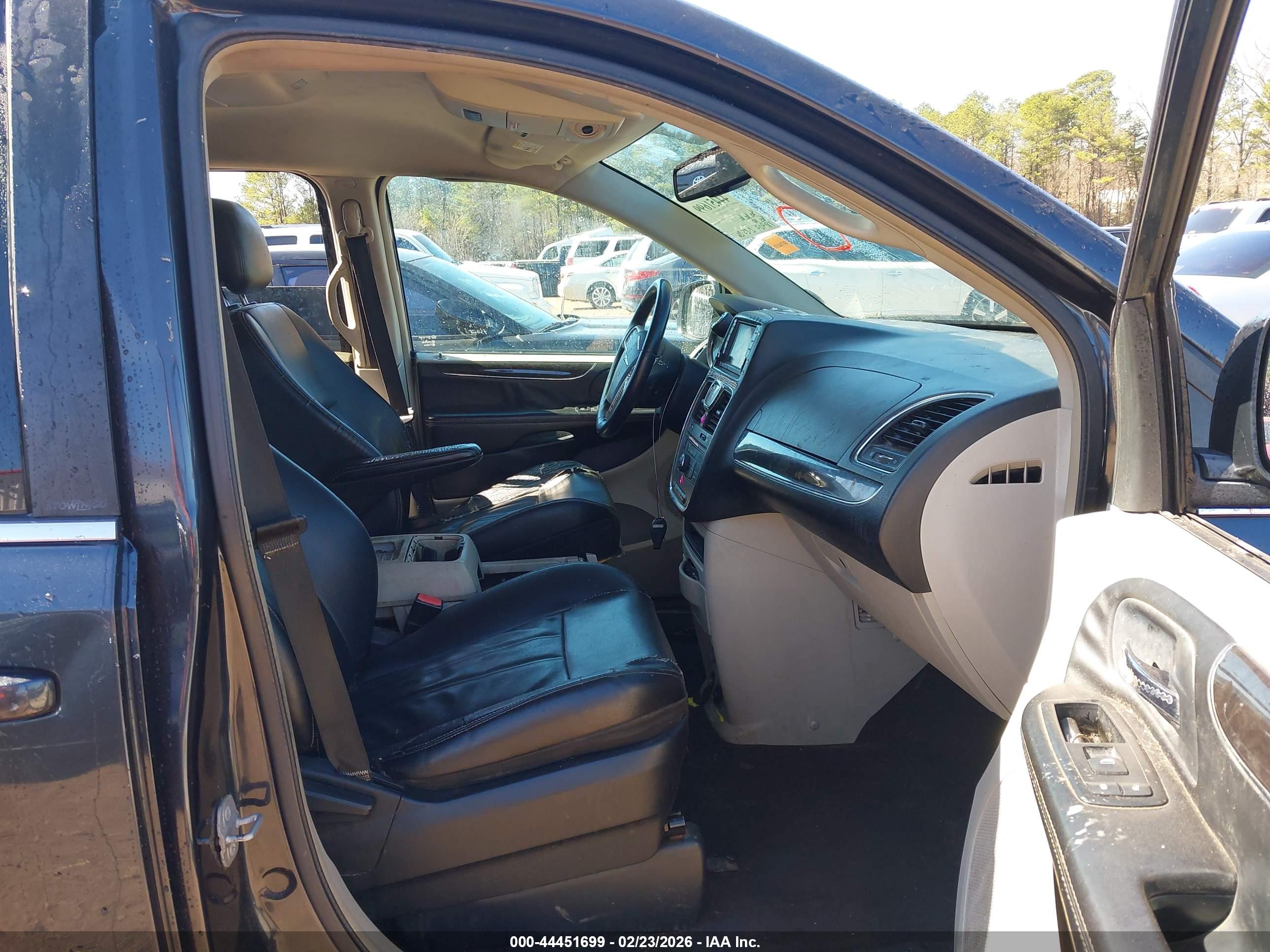 CHRYSLER TOWN image 5