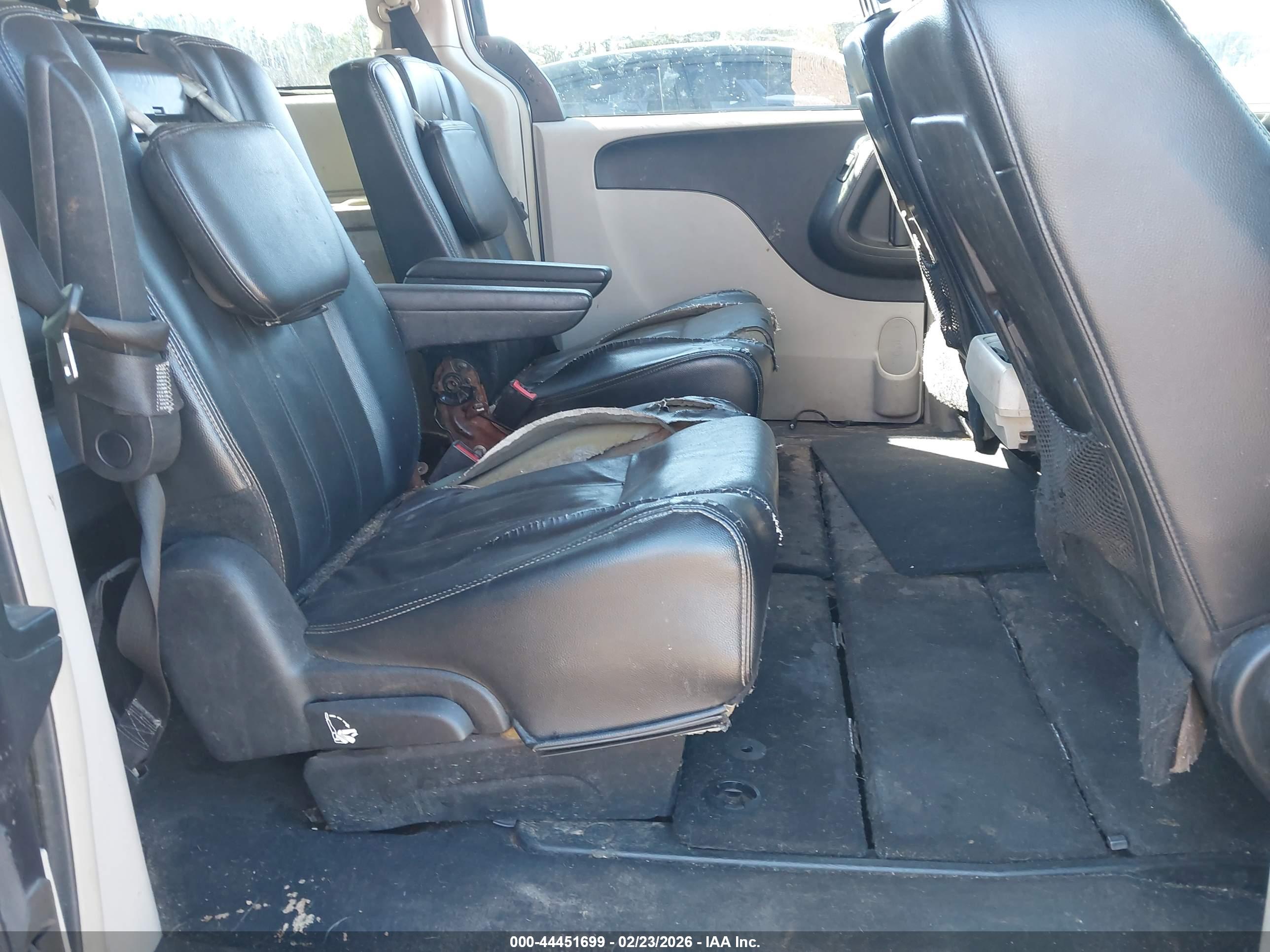 CHRYSLER TOWN image 8