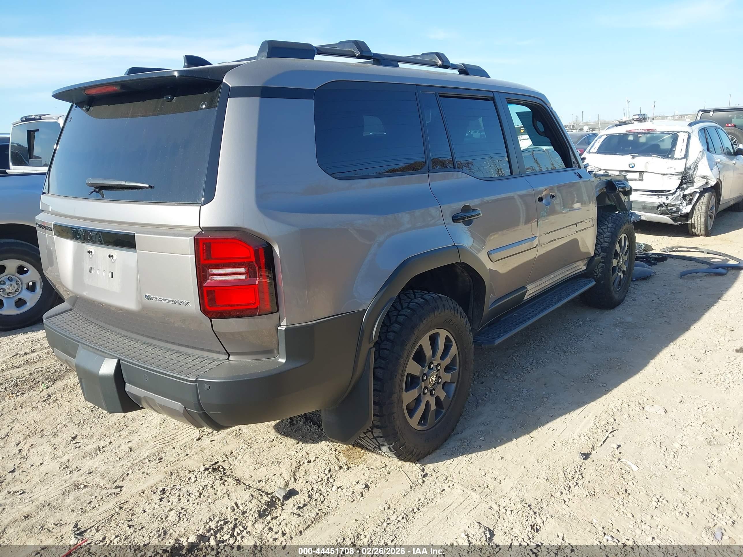 TOYOTA LAND image 4