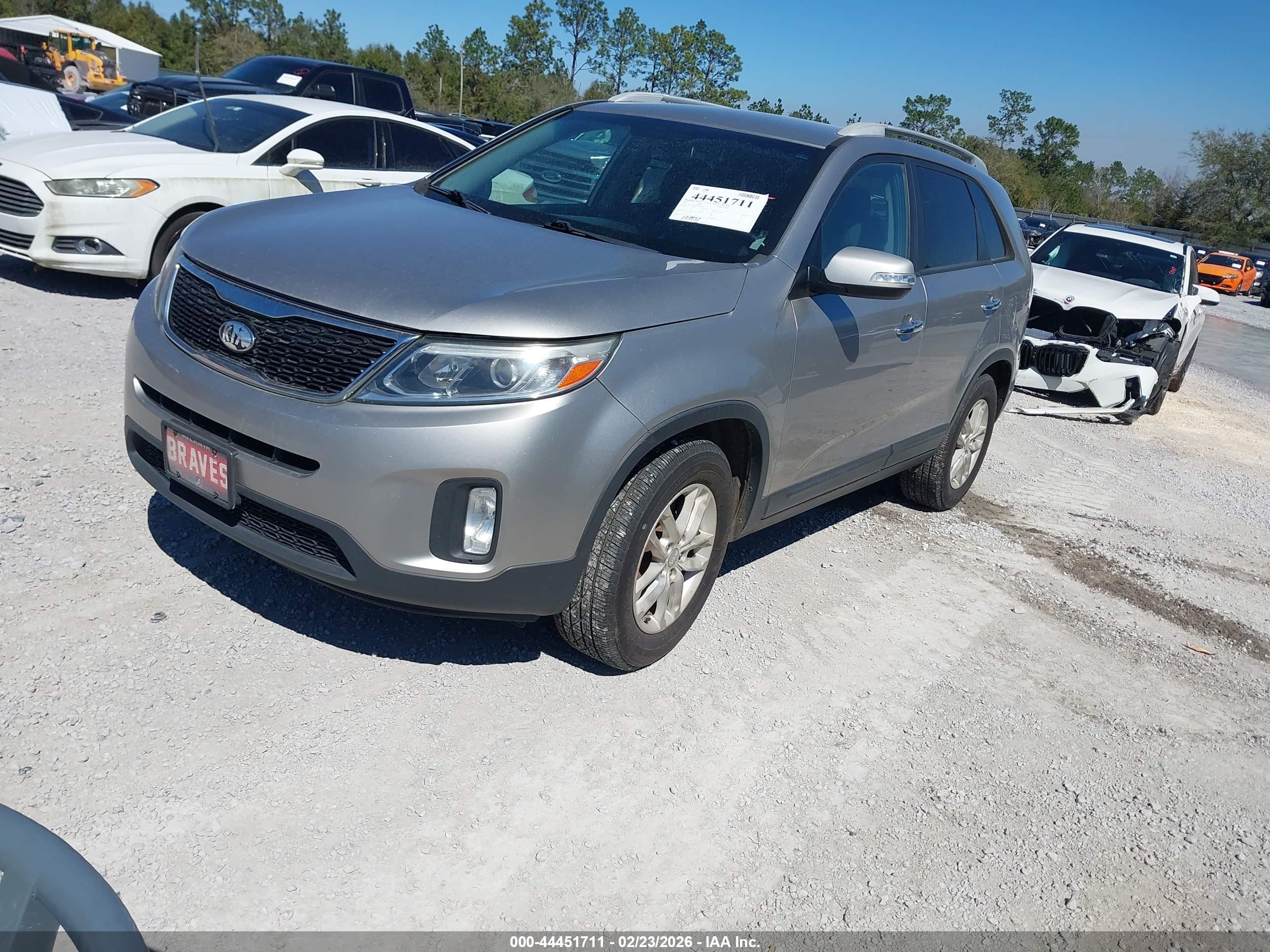 KIA SORENTO image 2