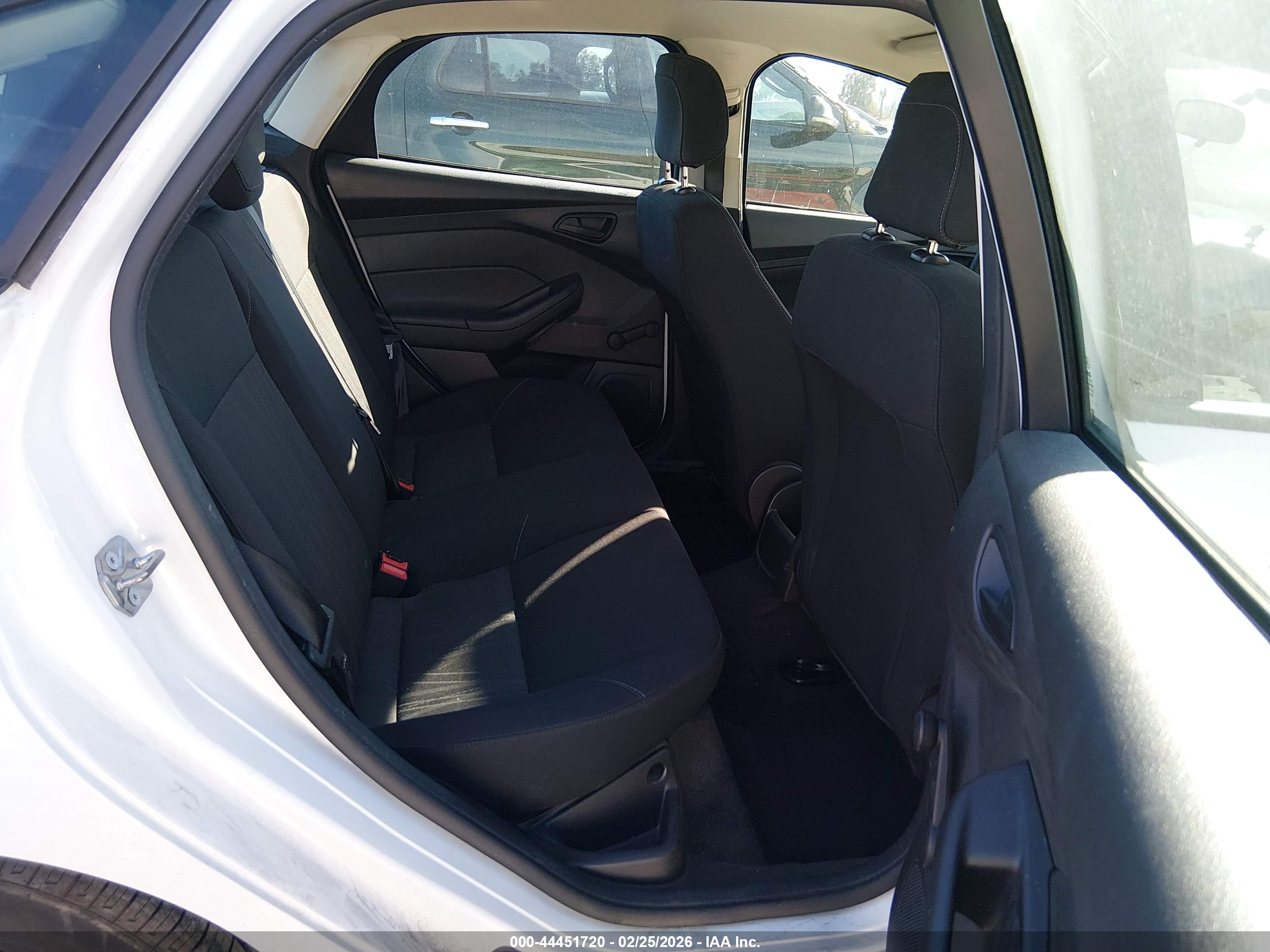 FORD FOCUS image 8