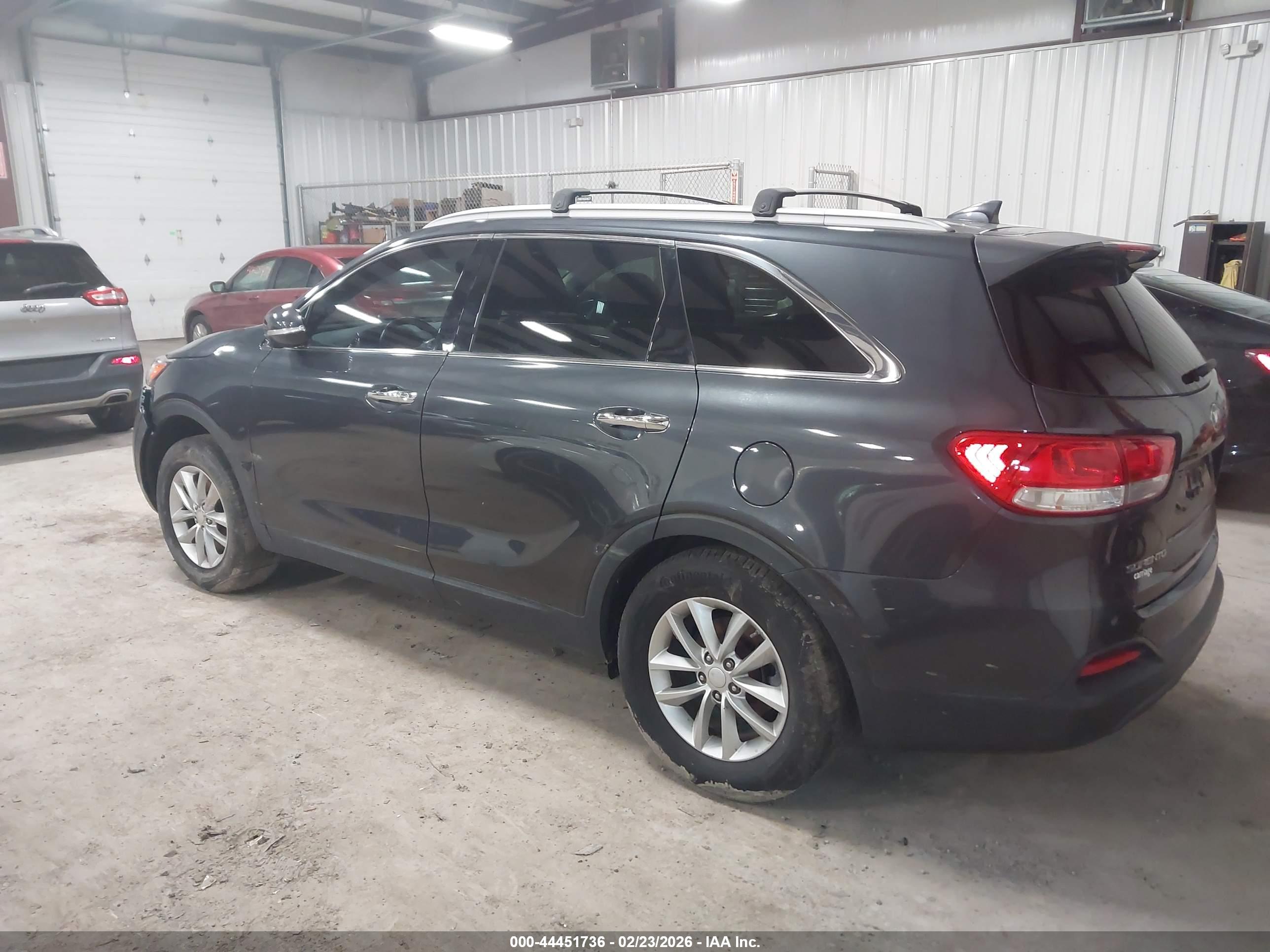 KIA SORENTO image 3