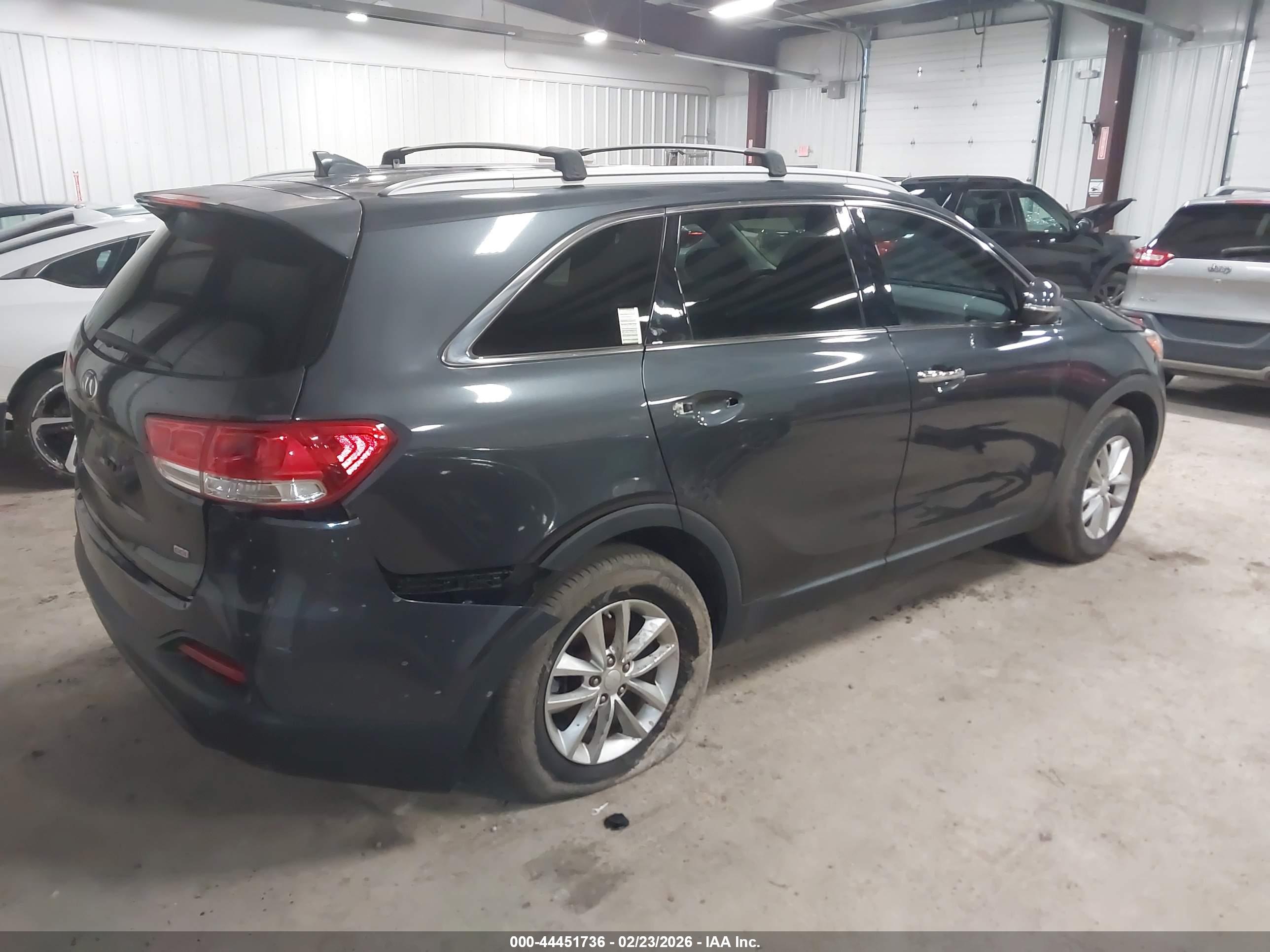 KIA SORENTO image 4