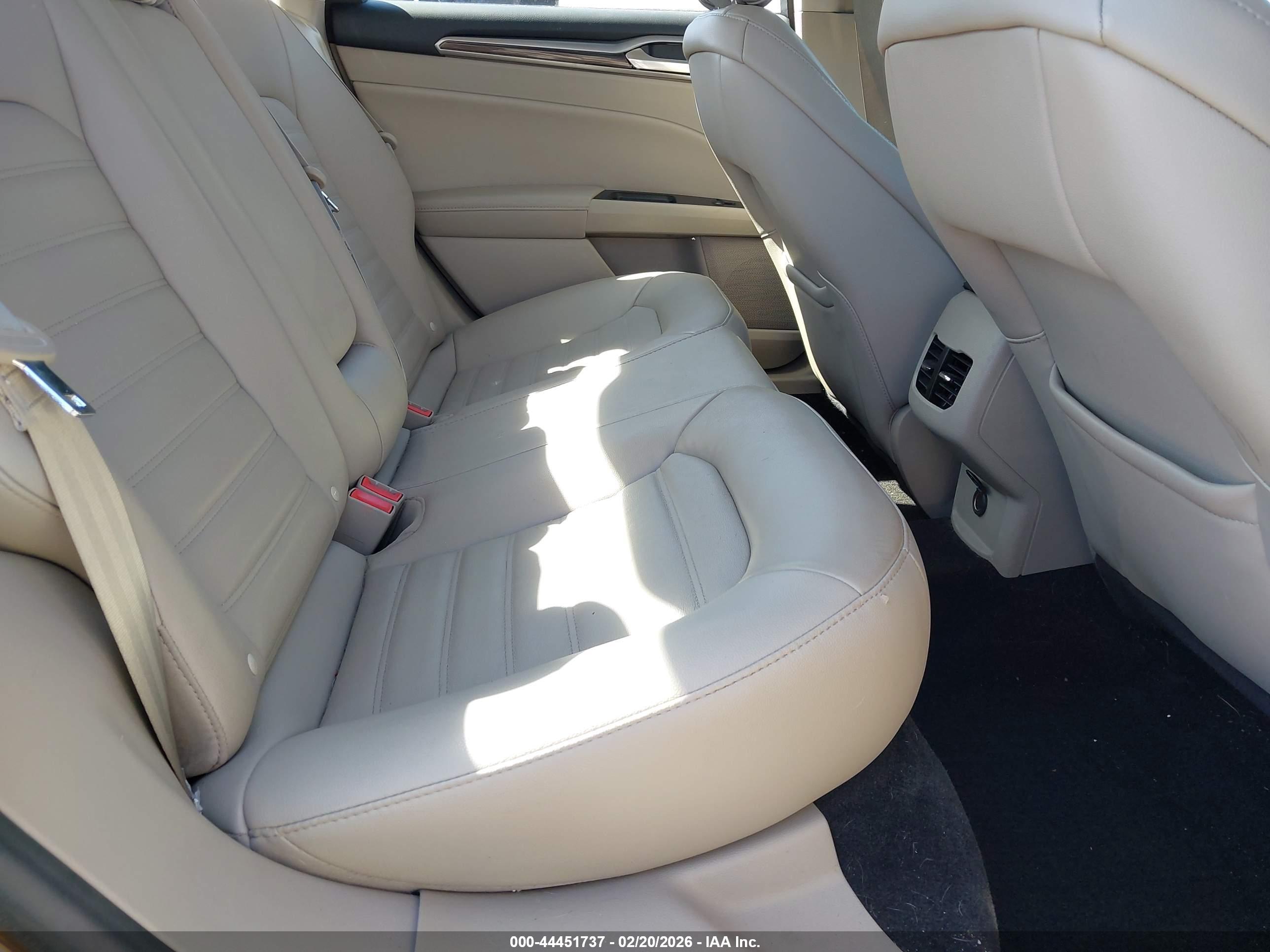 FORD FUSION image 8