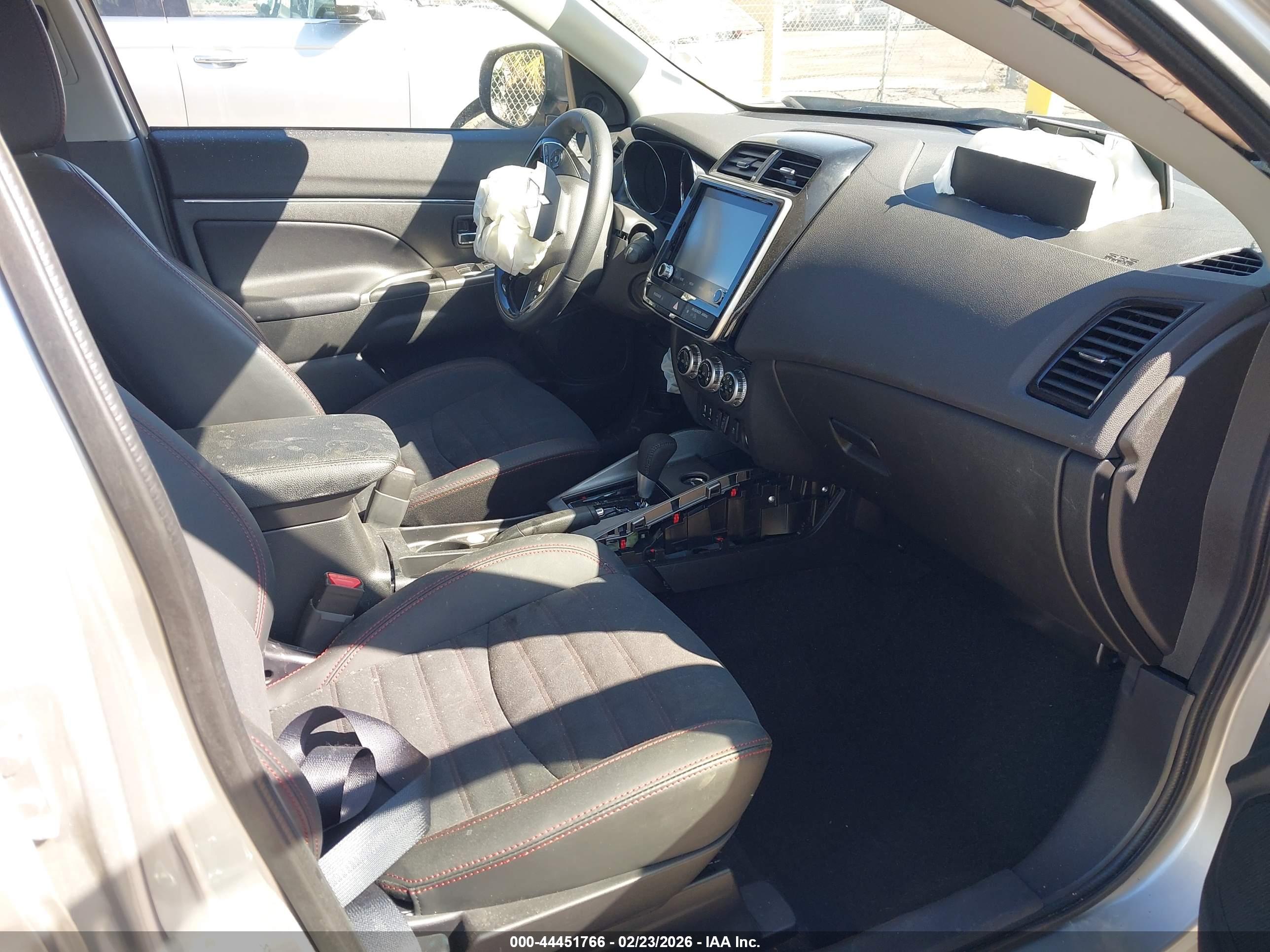 MITSUBISHI OUTLANDER image 5