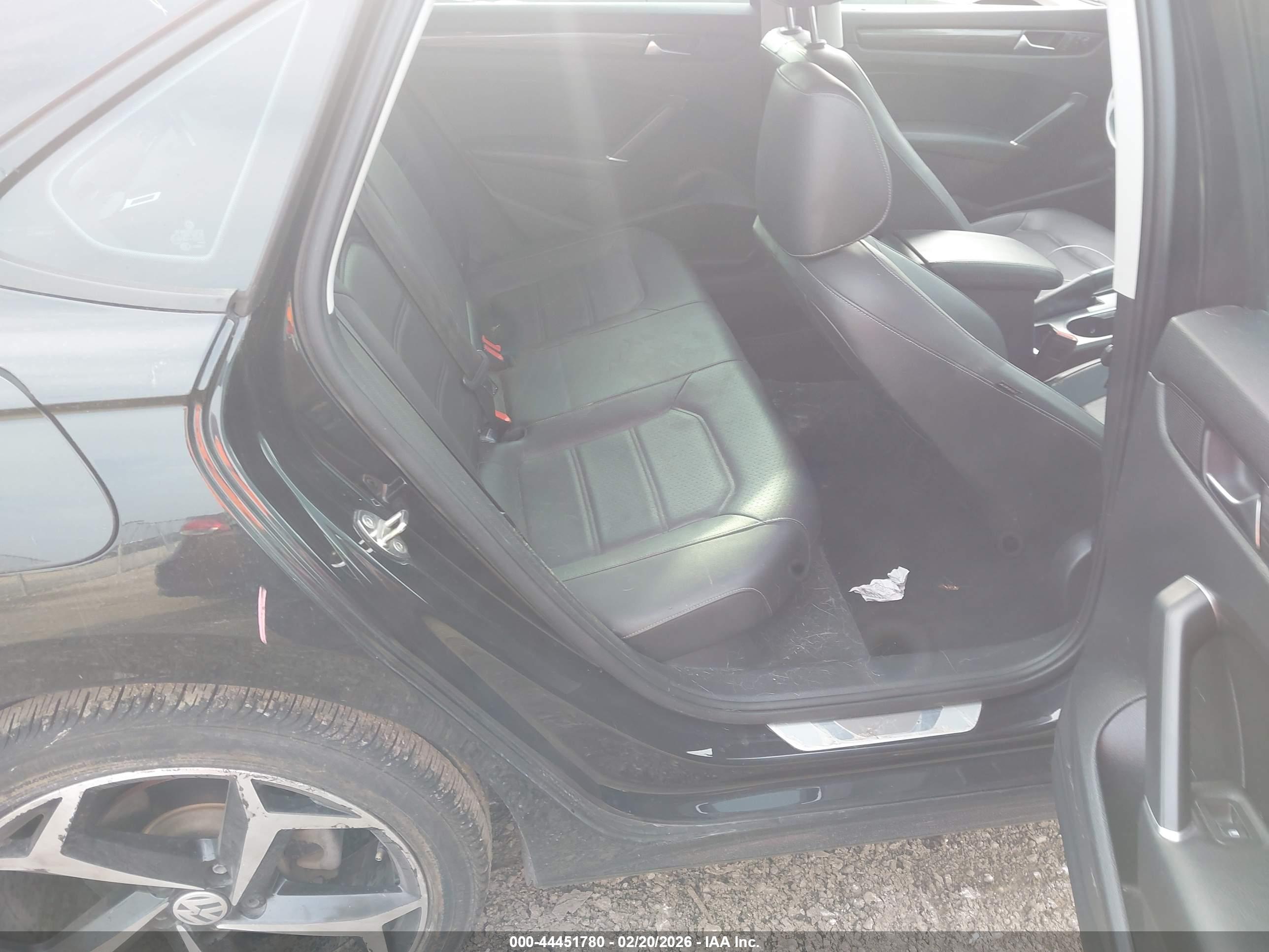 VOLKSWAGEN PASSAT image 8