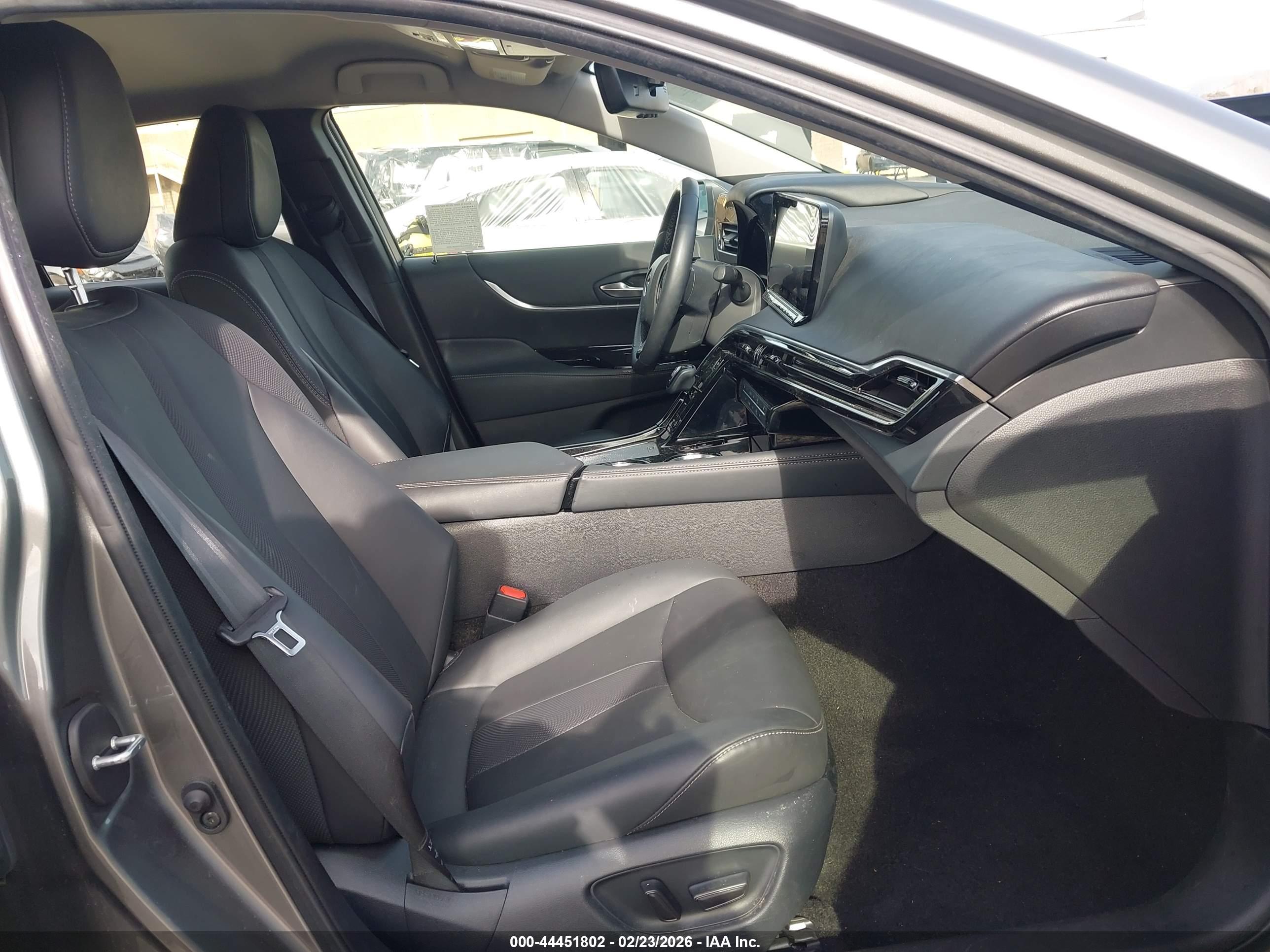 TOYOTA MIRAI image 5